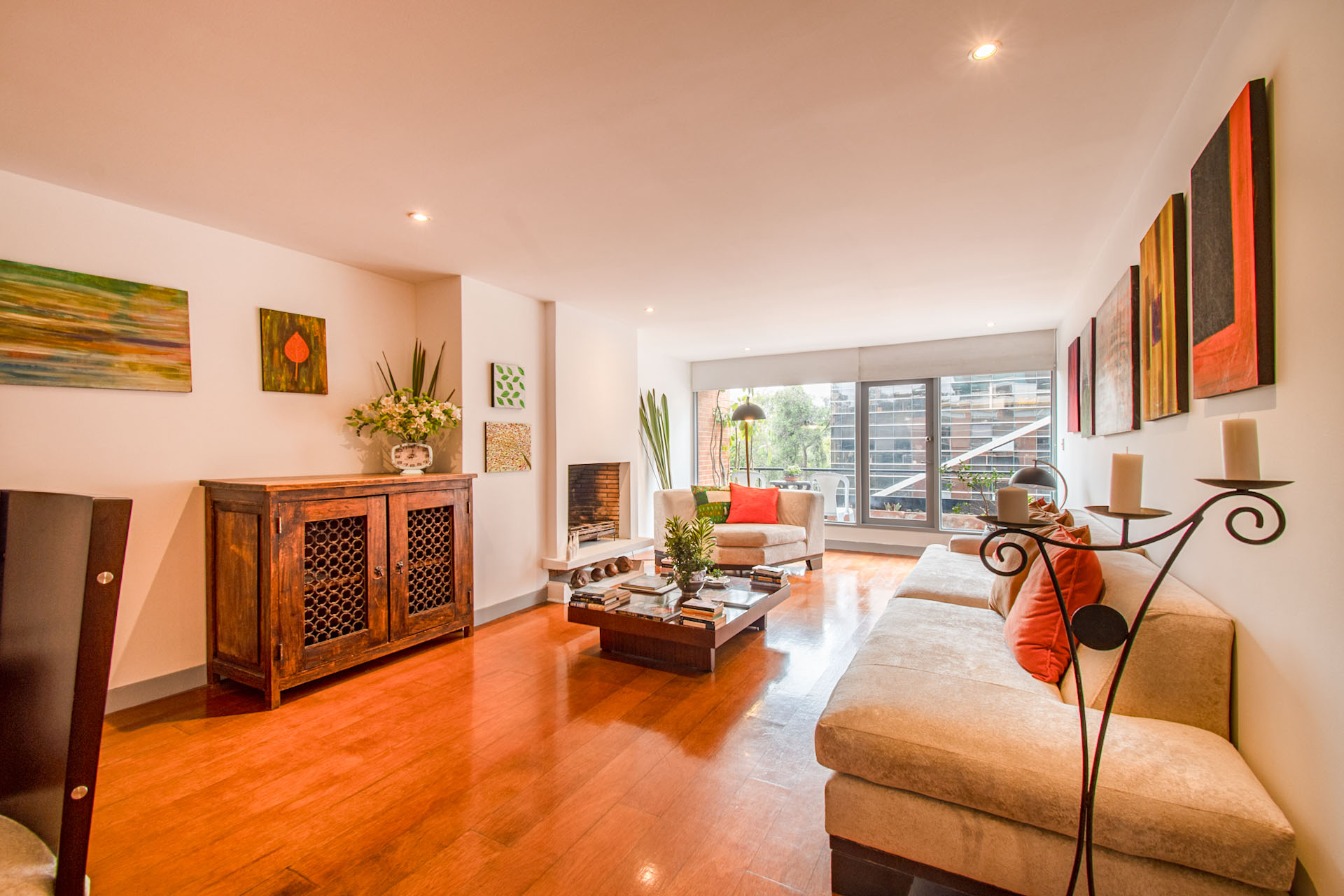 Apartamento con balcón para venta en Chicó Reservado