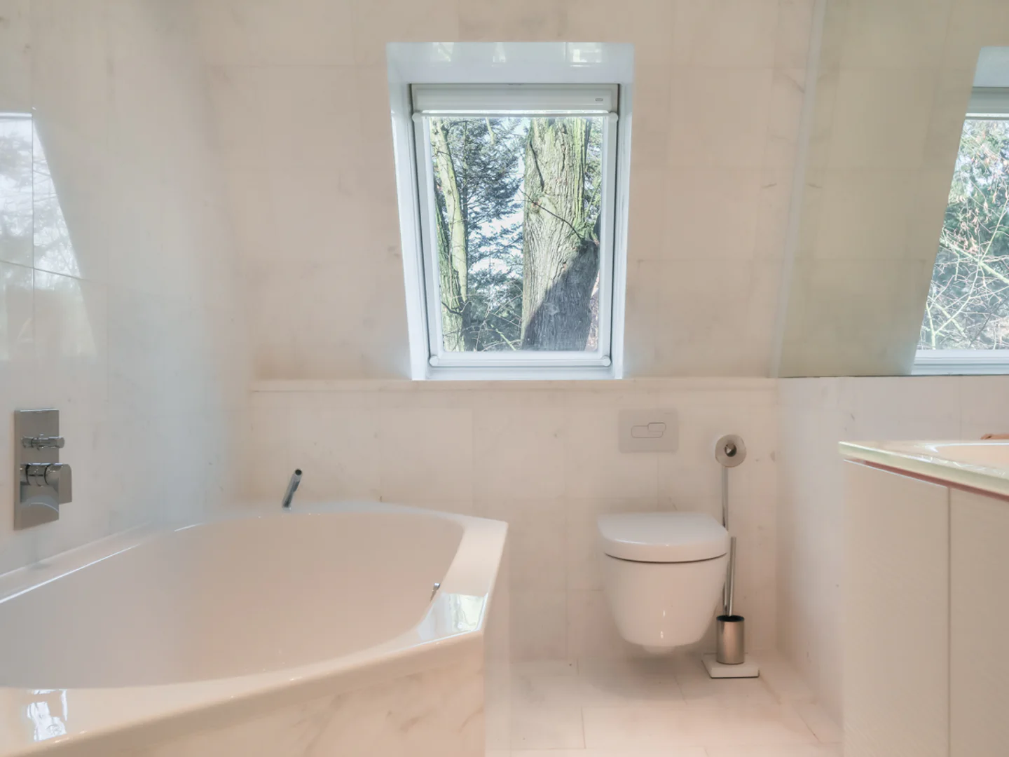 Exklusive Dachgeschoss-Maisonette in ruhiger Lage von Grunewald - Photo 3