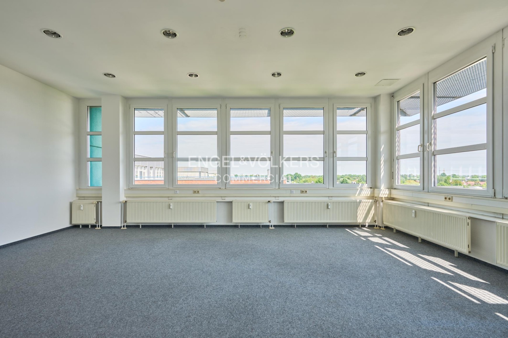 Renovierte Bürofläche im Dachgeschoss