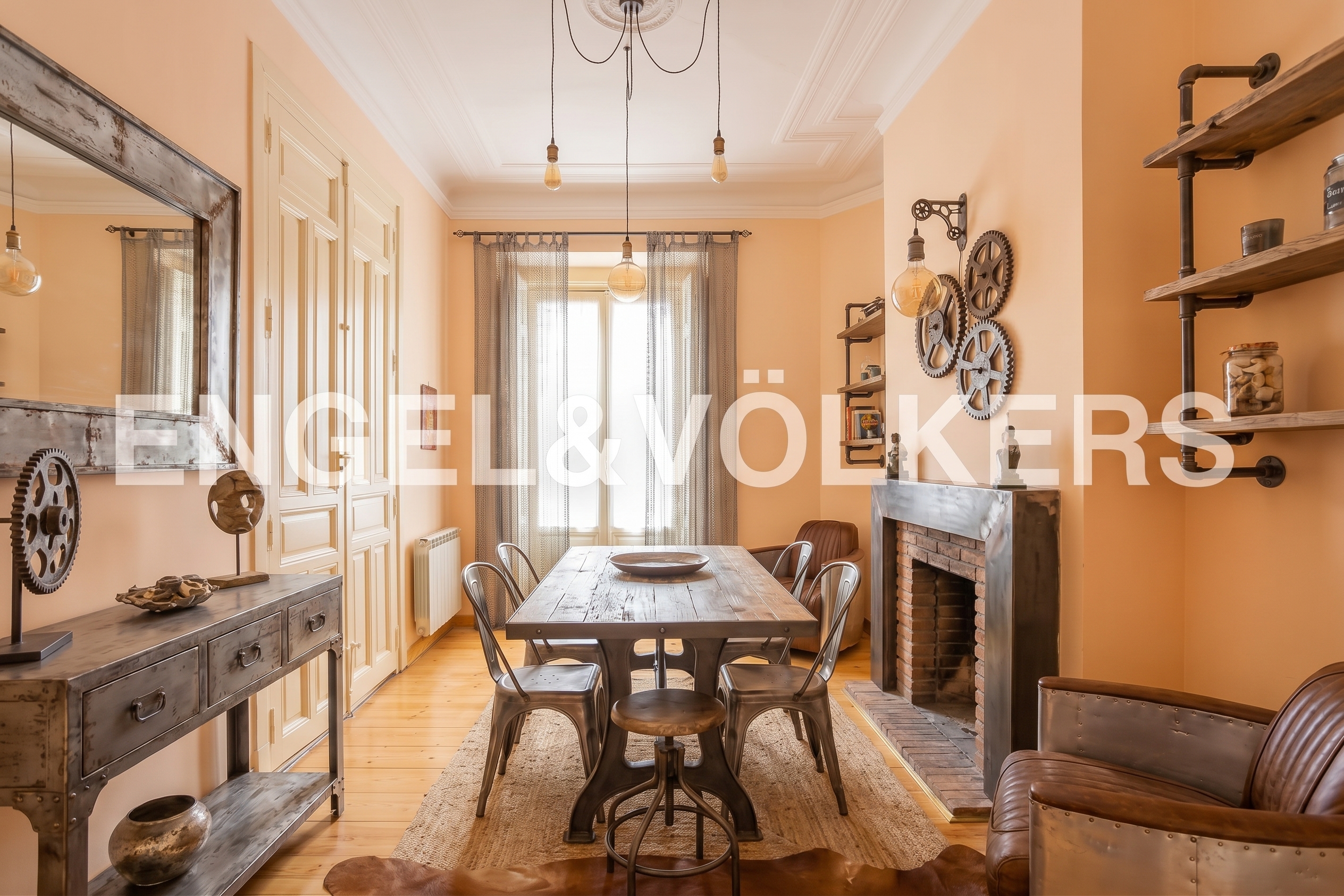 Discover a stately apartment in Madrid near Atocha: 204 m², 5 bedrooms, fireplace, balcony and monument views, with elevator and timeless elegance. [AI-modified]