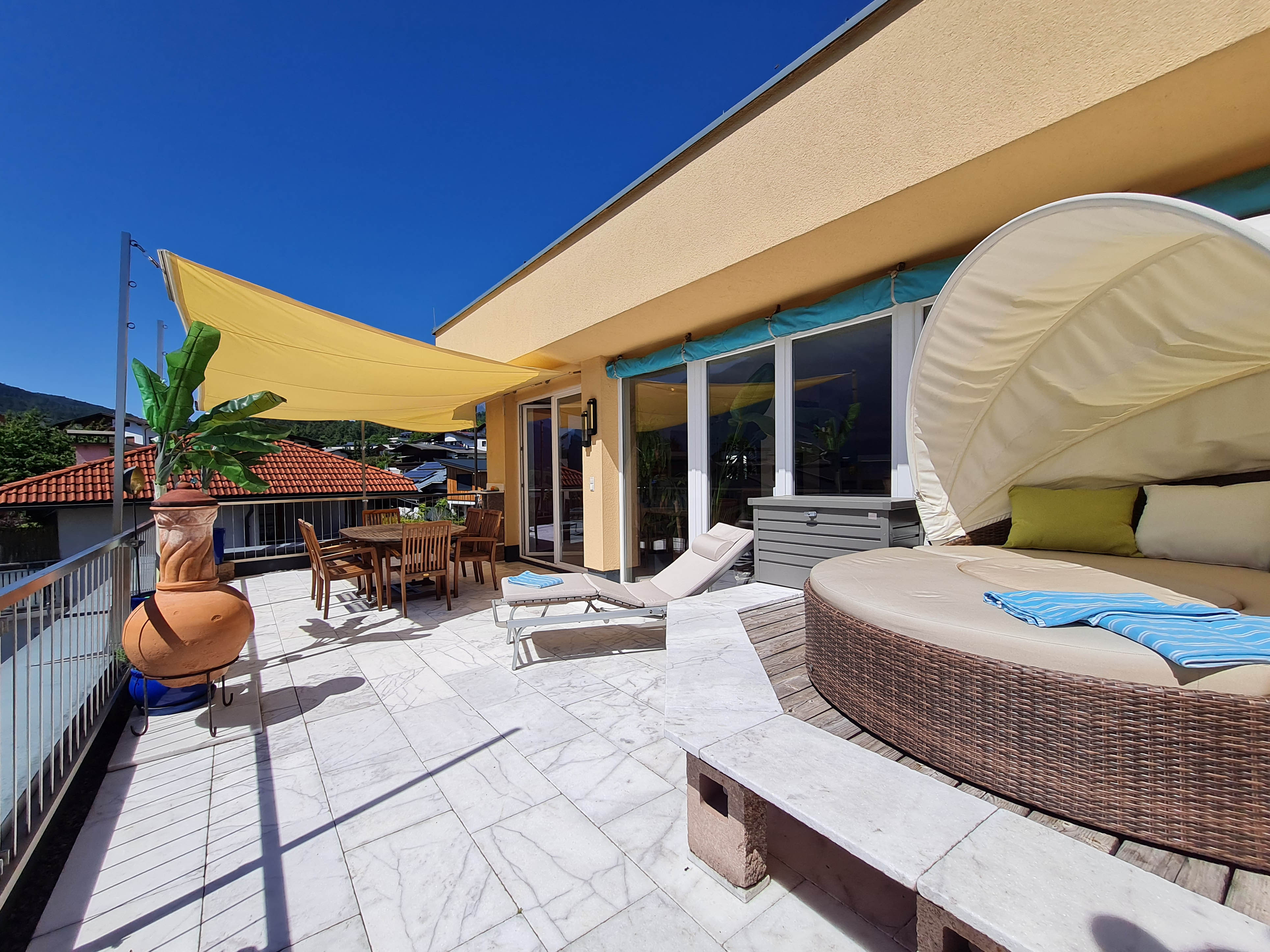 Exclusive maisonette apartment with roof terrace and picturesque views