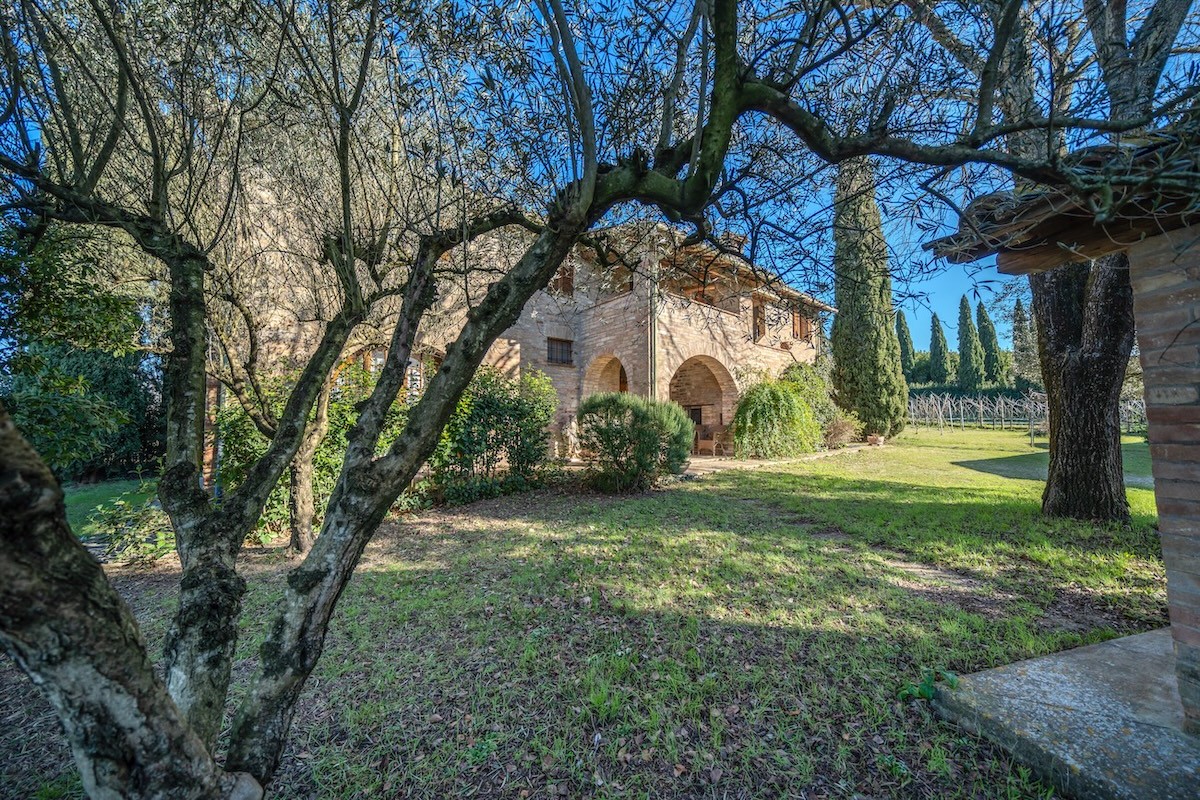 Charme and history: ancient farmhouse with dependance