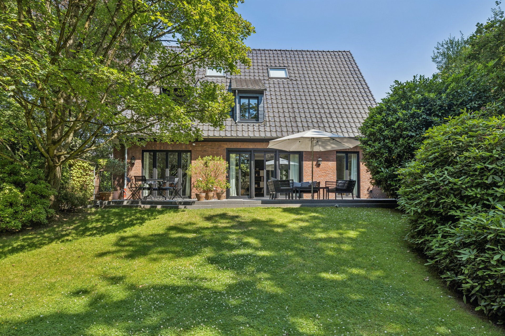 Äußerst charmantes Haus in begehrter Lage von Meerbusch-Büderich
