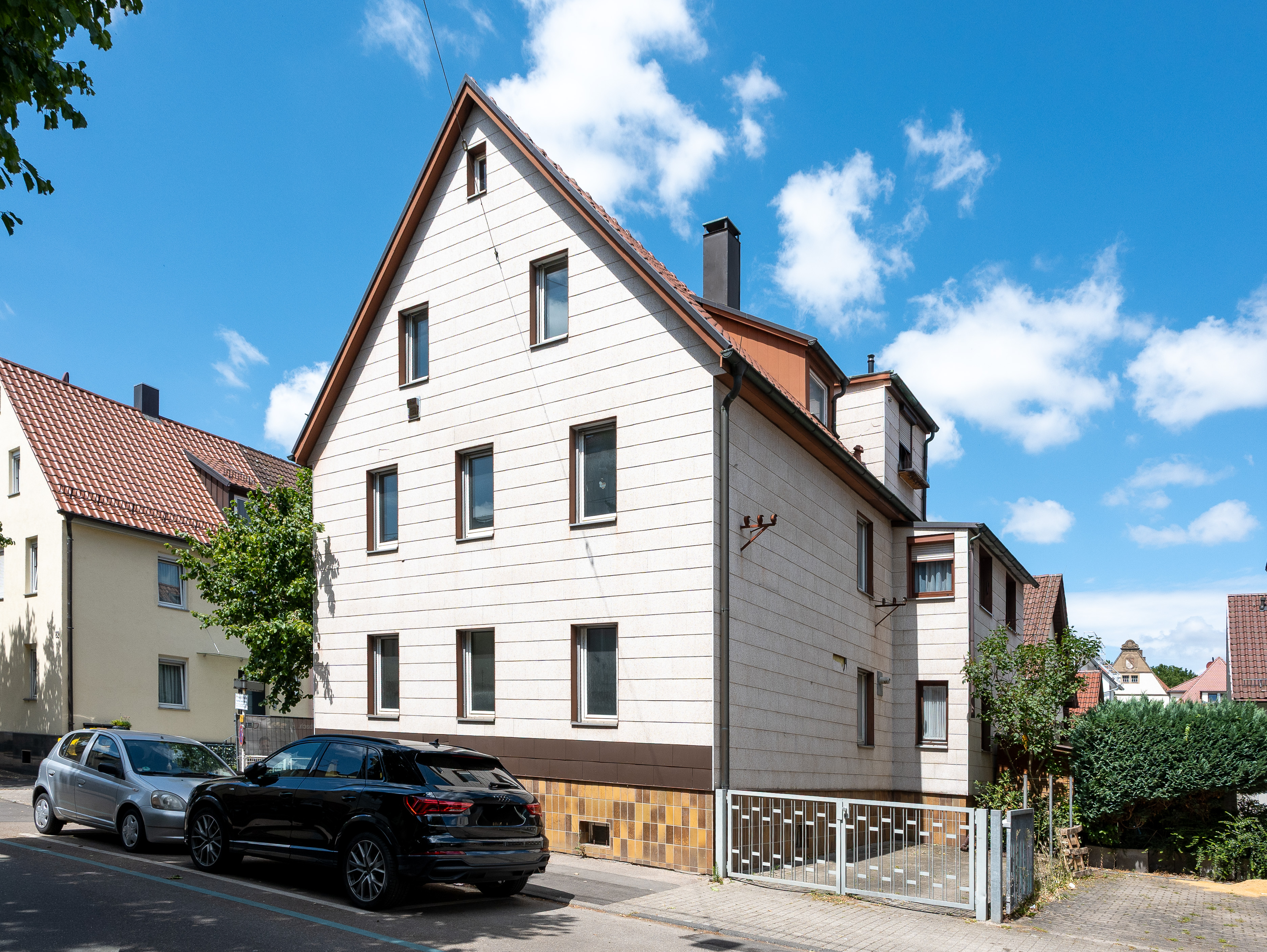 Renovierungsbedürftige Doppelhaushälfte mit Potenzial in Stuttgart-Feuerbach