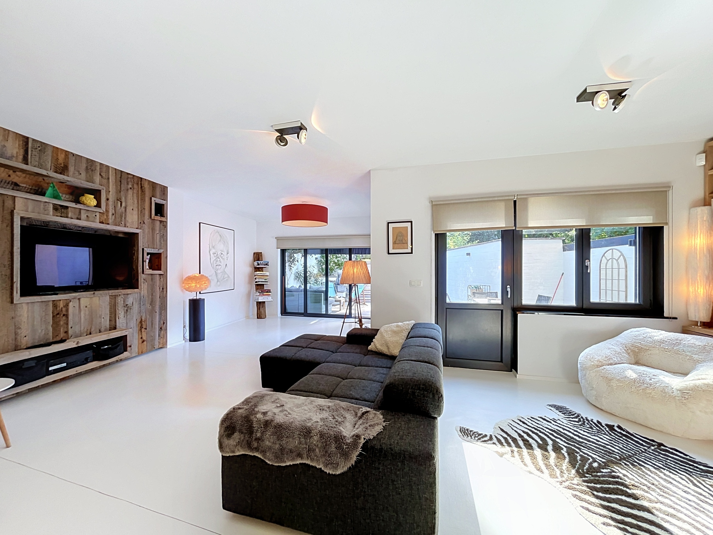 Uccle: Elegant 4-bedroom renovated house with garden, home automation, and high-end features