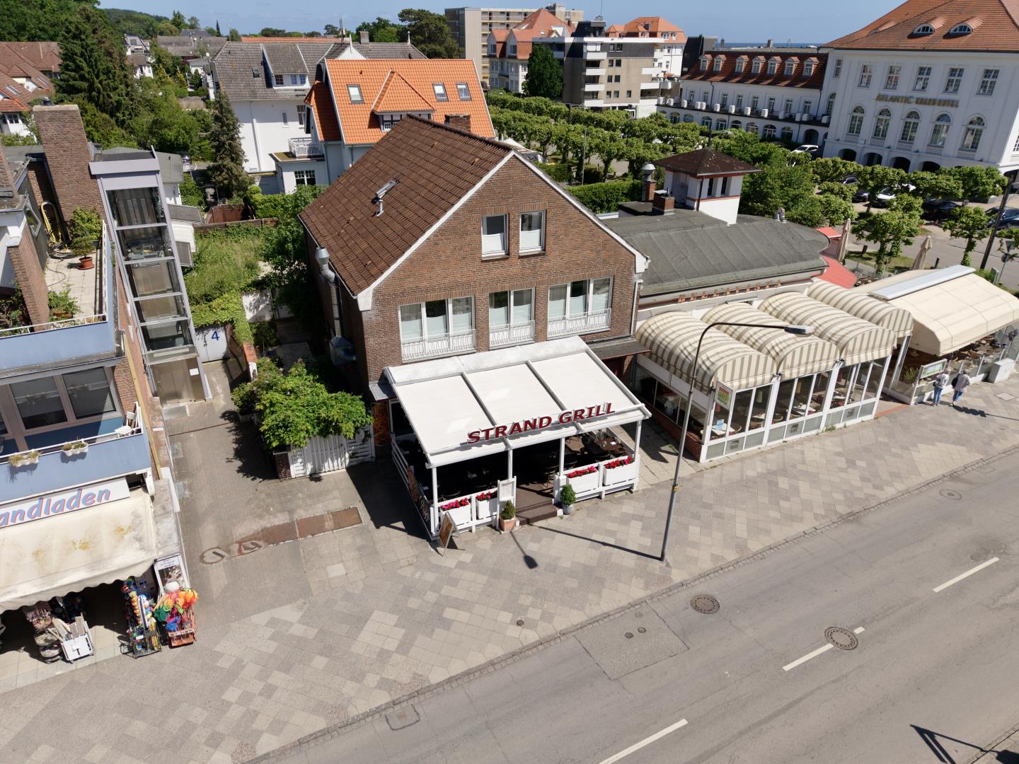 Wohn- & Geschäftshaus in direkter Strandnähe