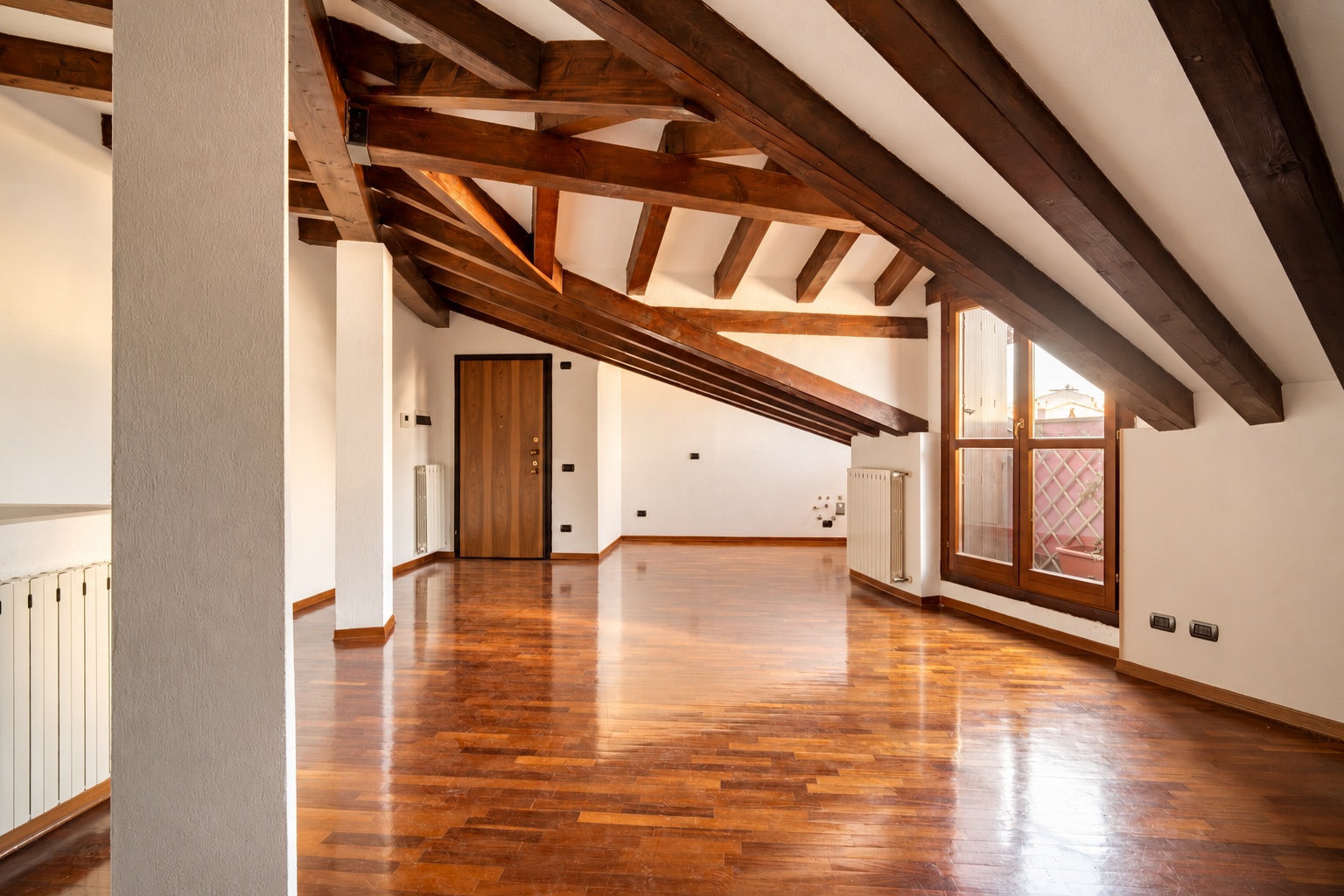 Spacious two-level apartment in the heart of Varese