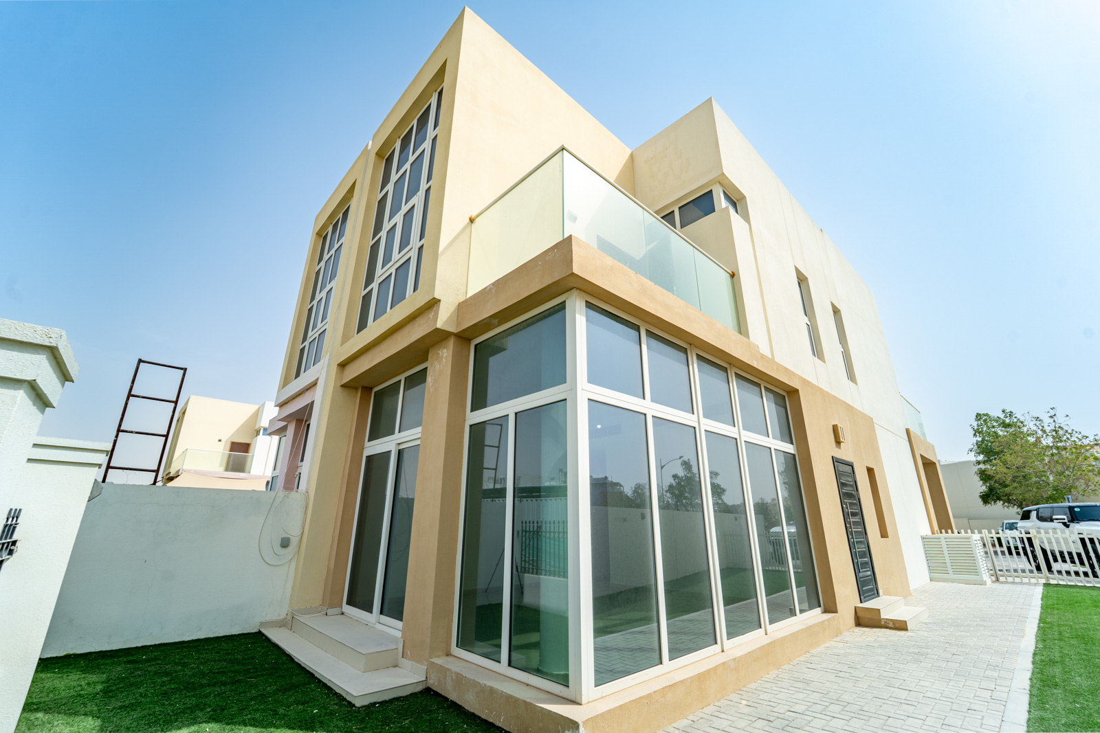 Corner Unit | Vacant | Landscaped Garden | Unfurnished