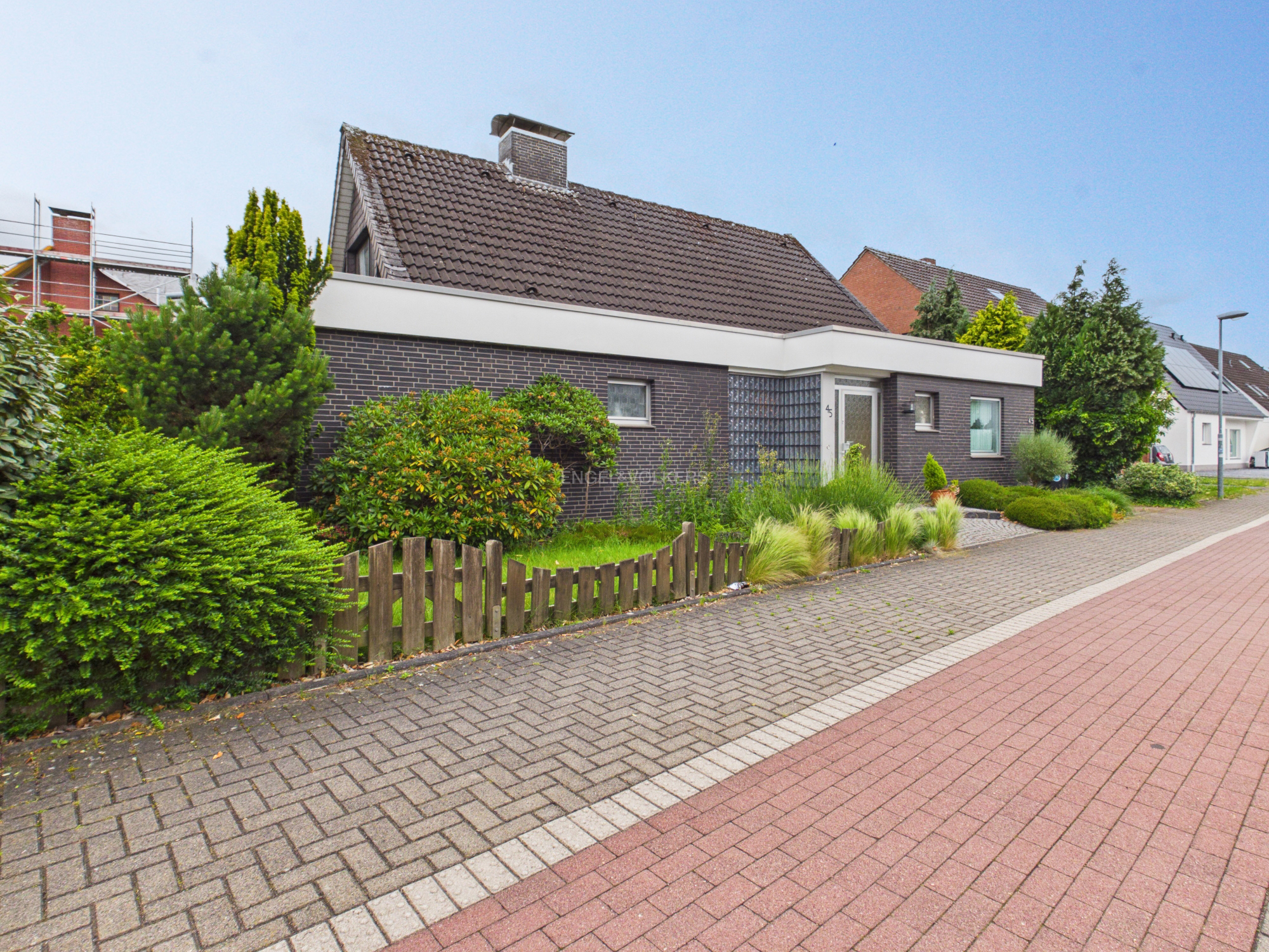 Vogelviertel Hülsdonk: Großzügiger Bungalow bietet zusätzliche Ausbaureserve + Vollkeller – Viel Platz auf einer Grundstücksgröße von ca. 777m²