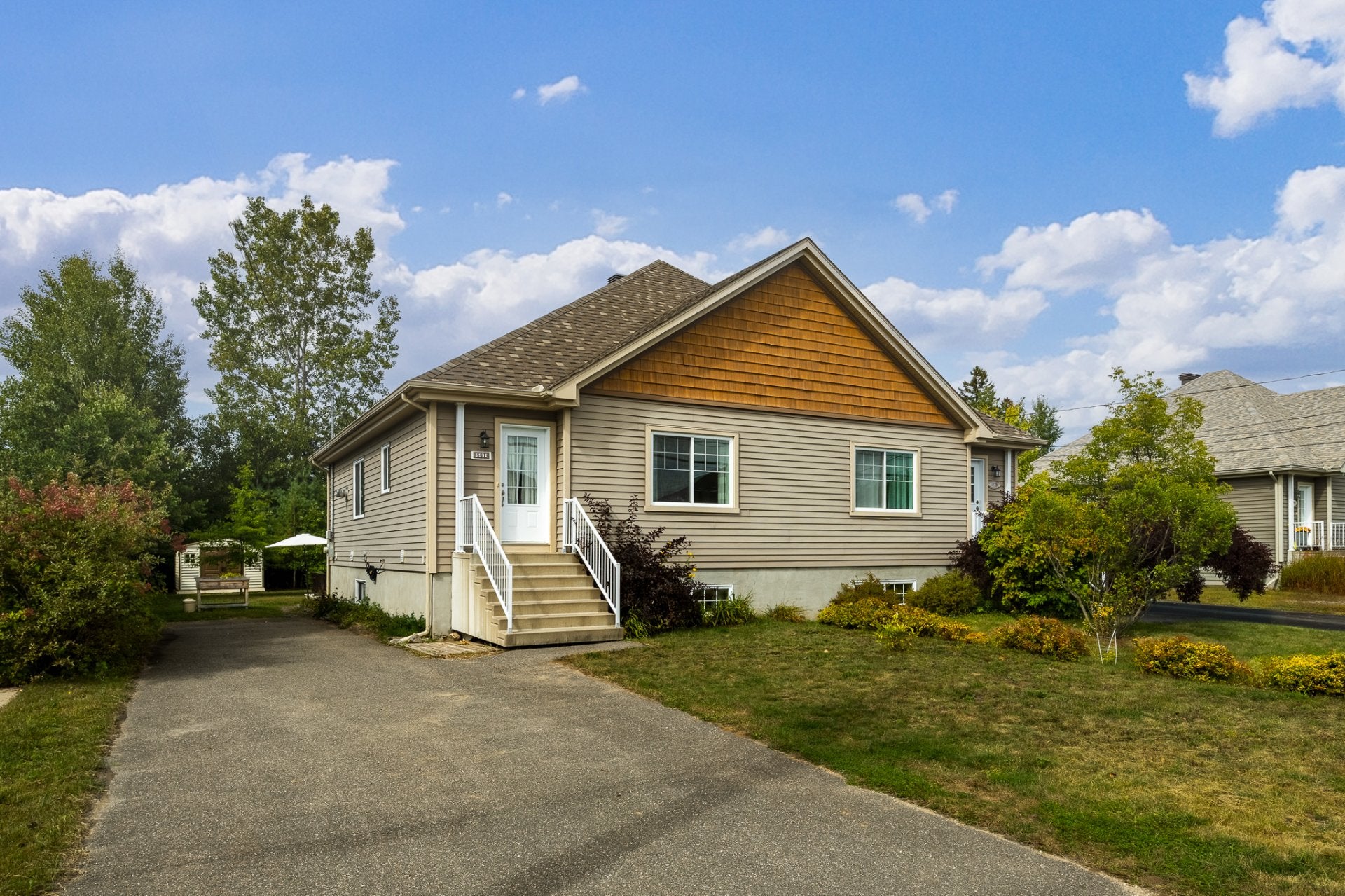 Semi-detached home located in the prestigious Plateau Natura
