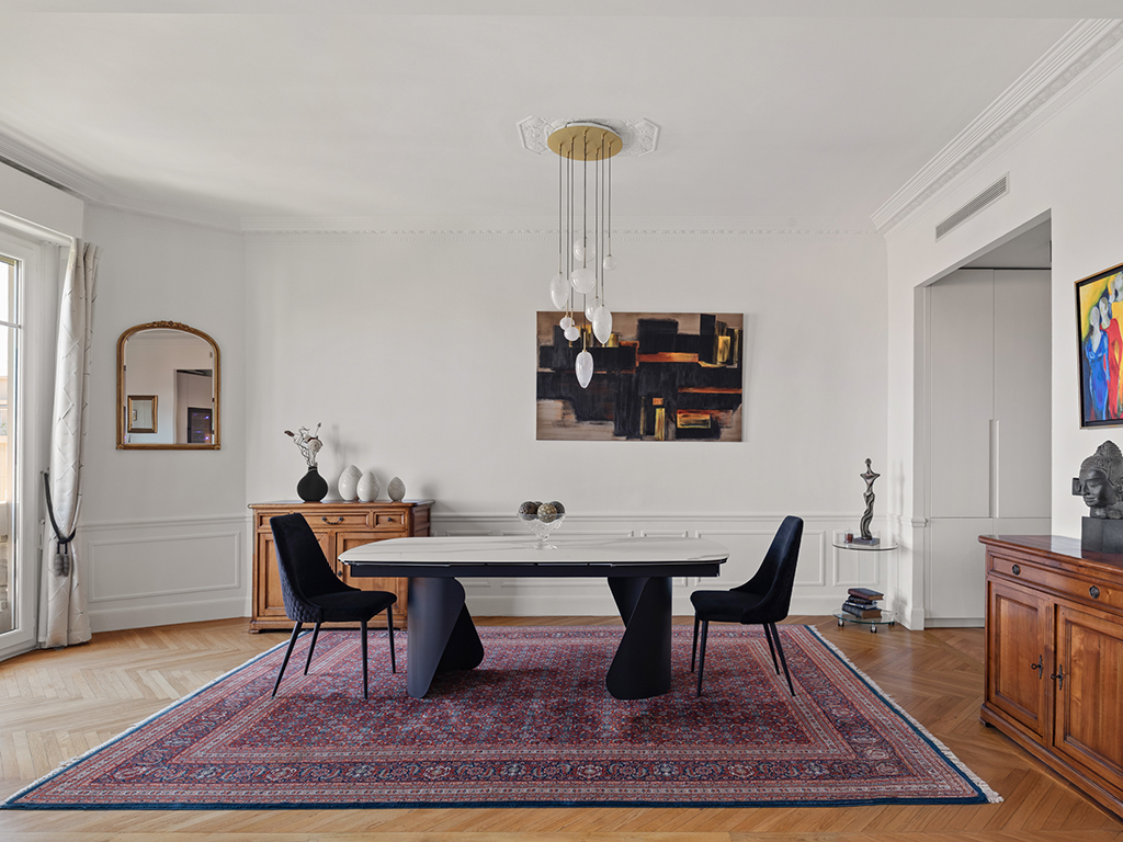 Apartment with double exposure in the Golden Square