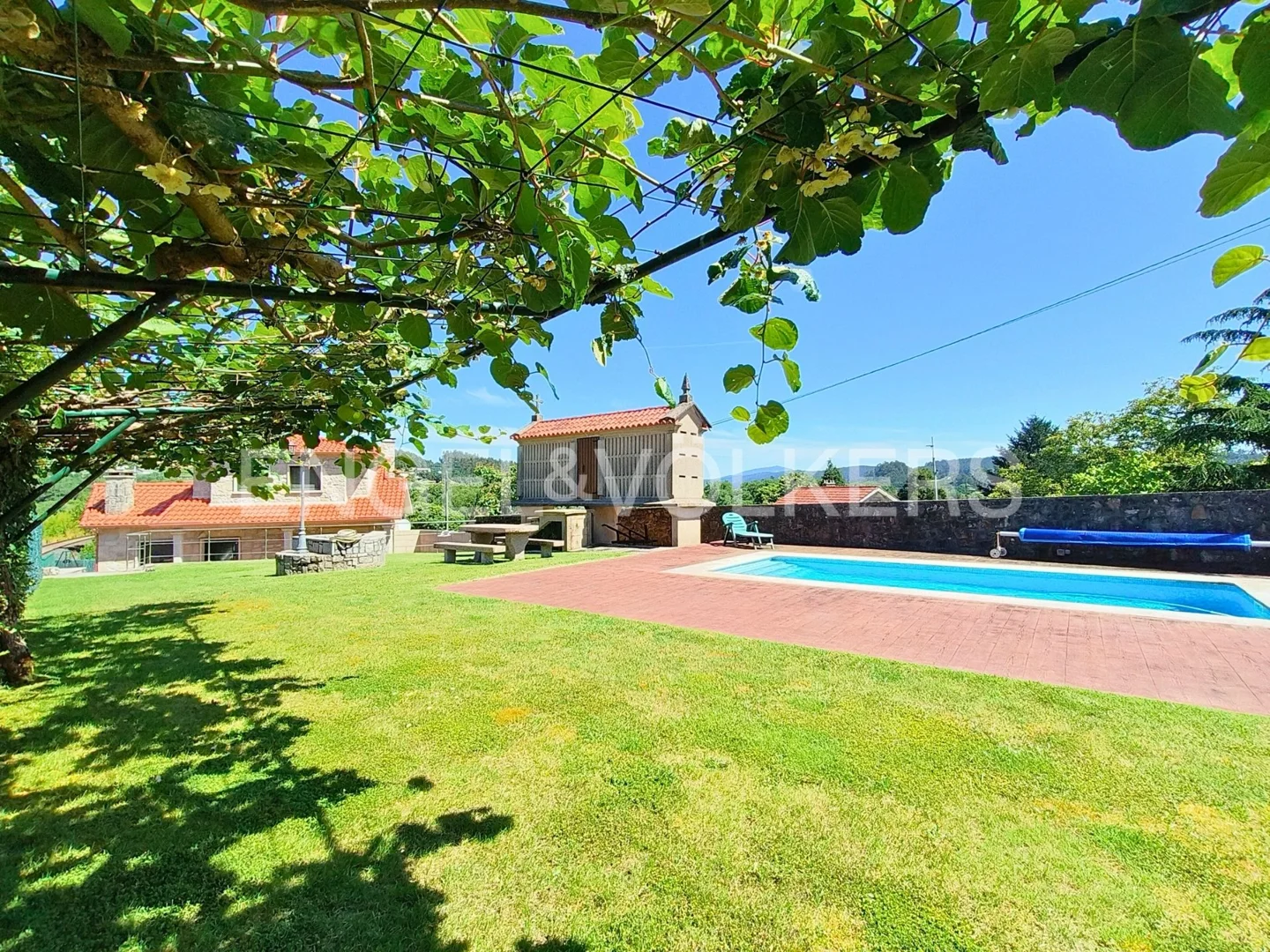 Casa con jardín y piscina a 10 km de Pontevedra