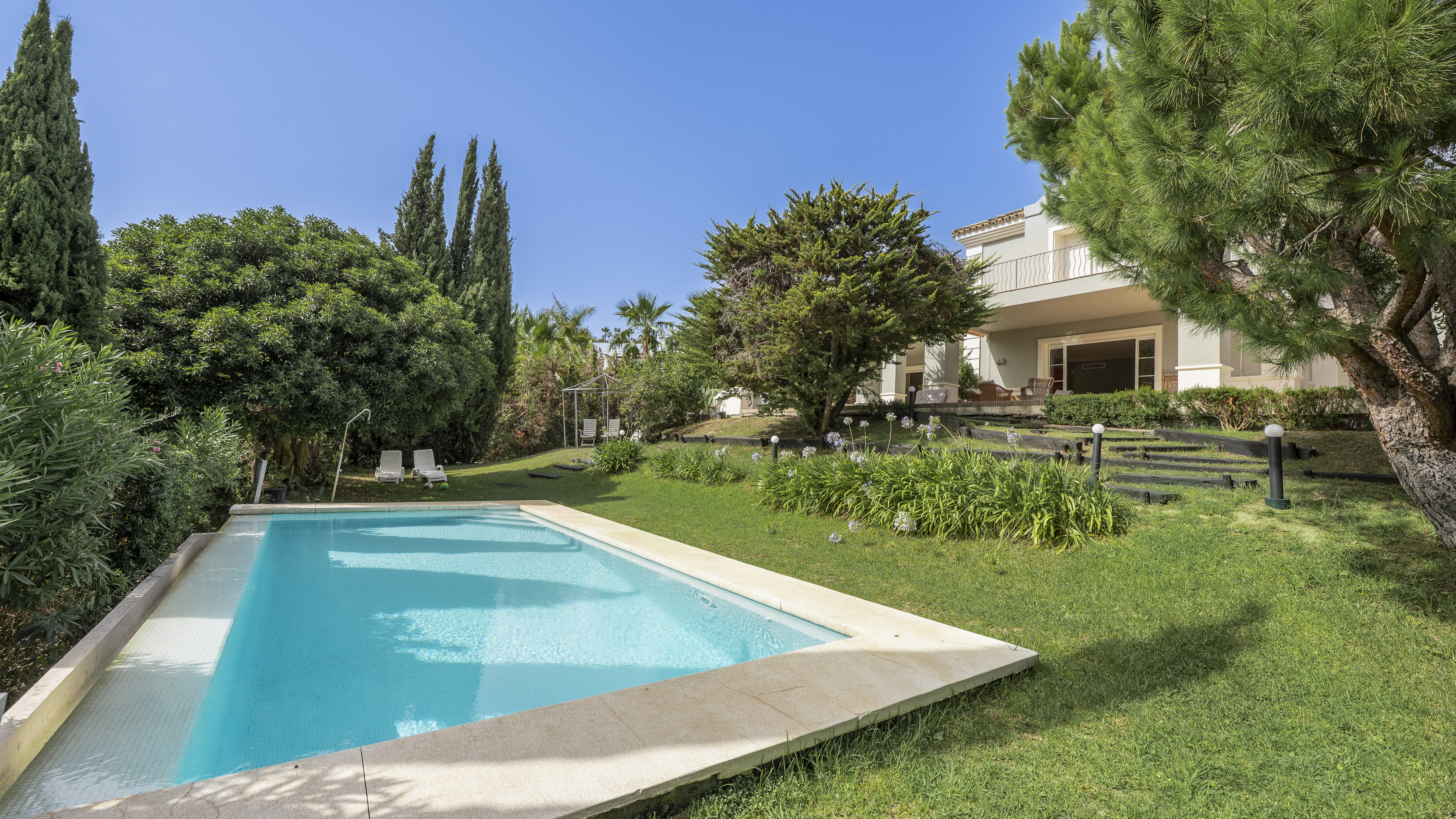 Charming Family Villa in La Cerquilla – Space, Privacy and Timeless Andalusian Living