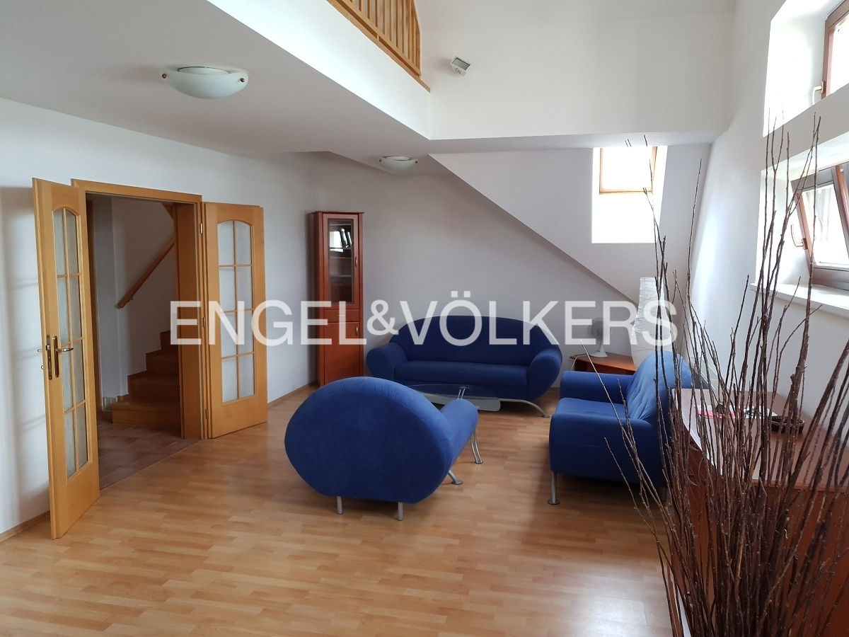 Spacious duplex with terrace on the border of Žižkov and Vinohrady