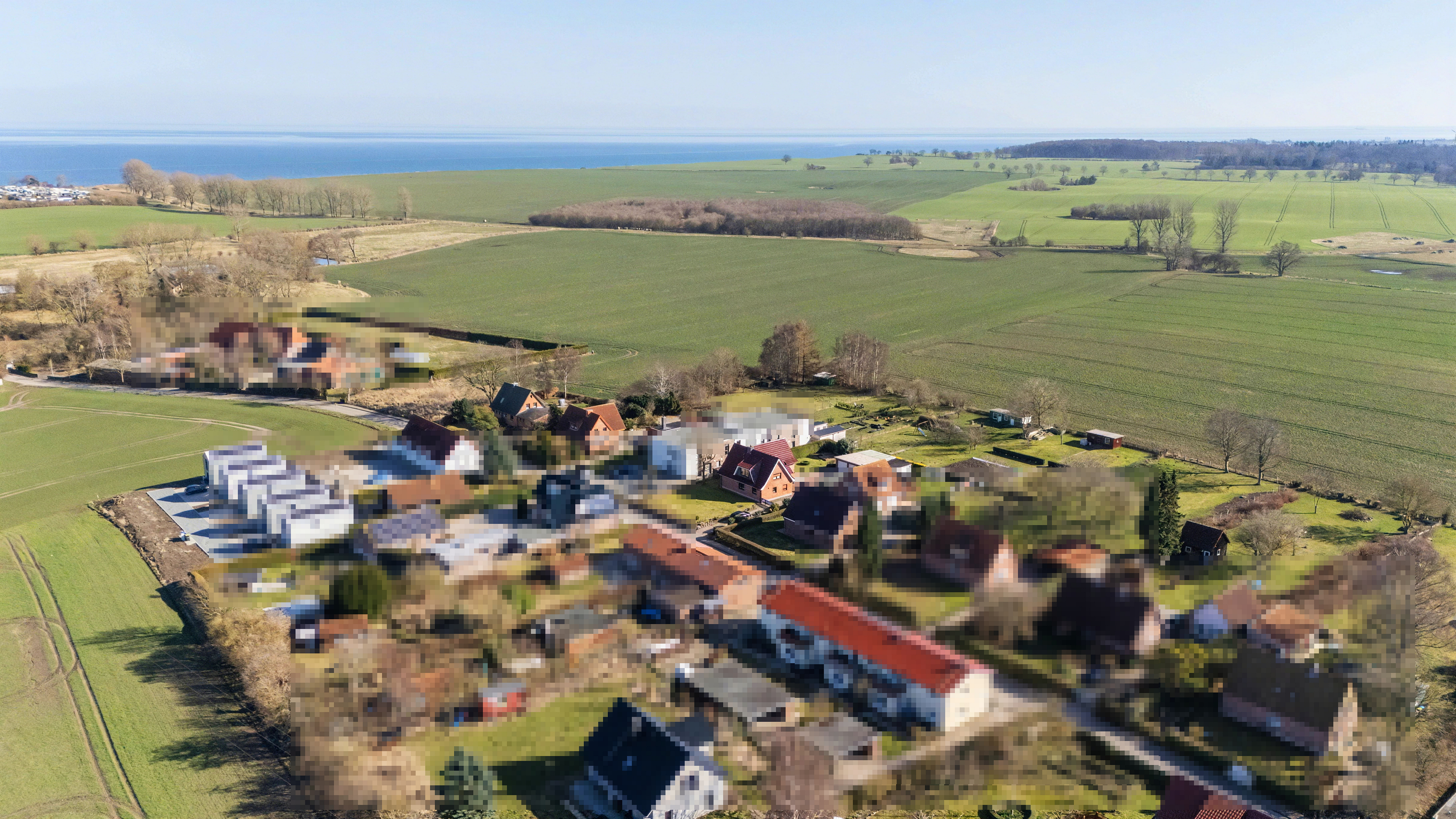 Großzügiges Wohnhaus auf 2.394 m² Grundstück in Feldrandlage – vielseitige Nutzungsmöglichkeiten