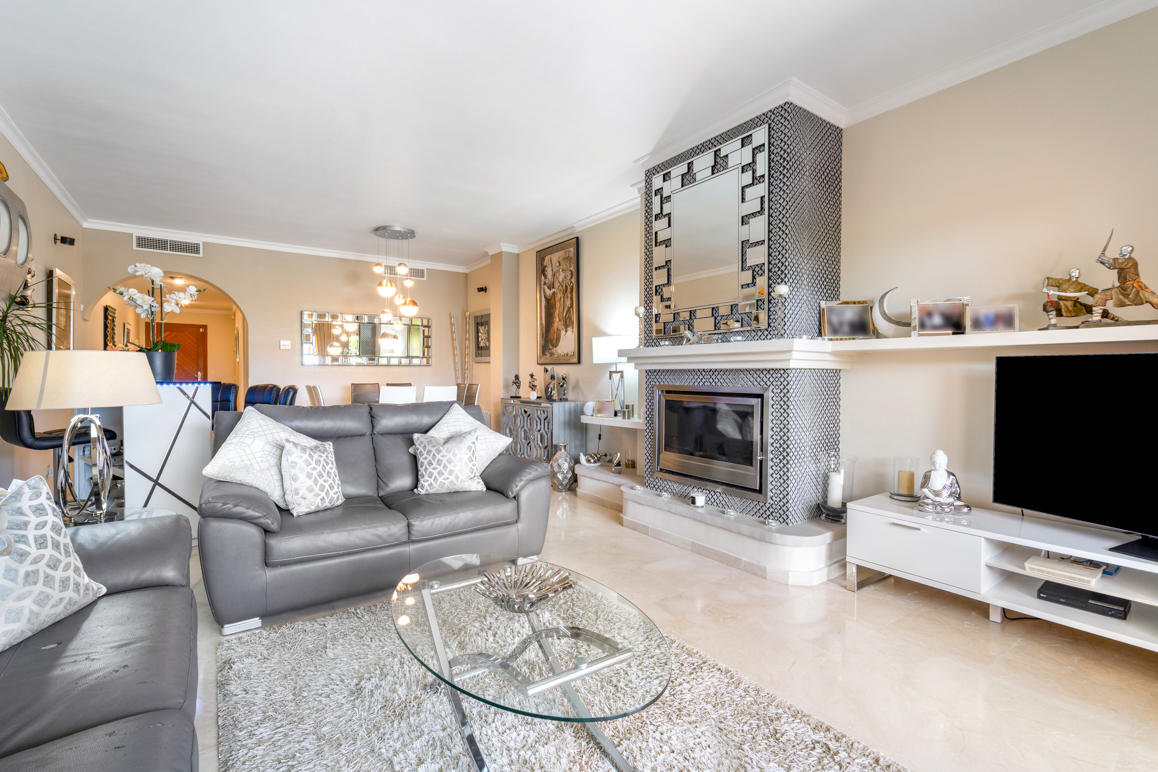 Two-bedroom ground floor apartment with a private garden in Park Beach, Estepona