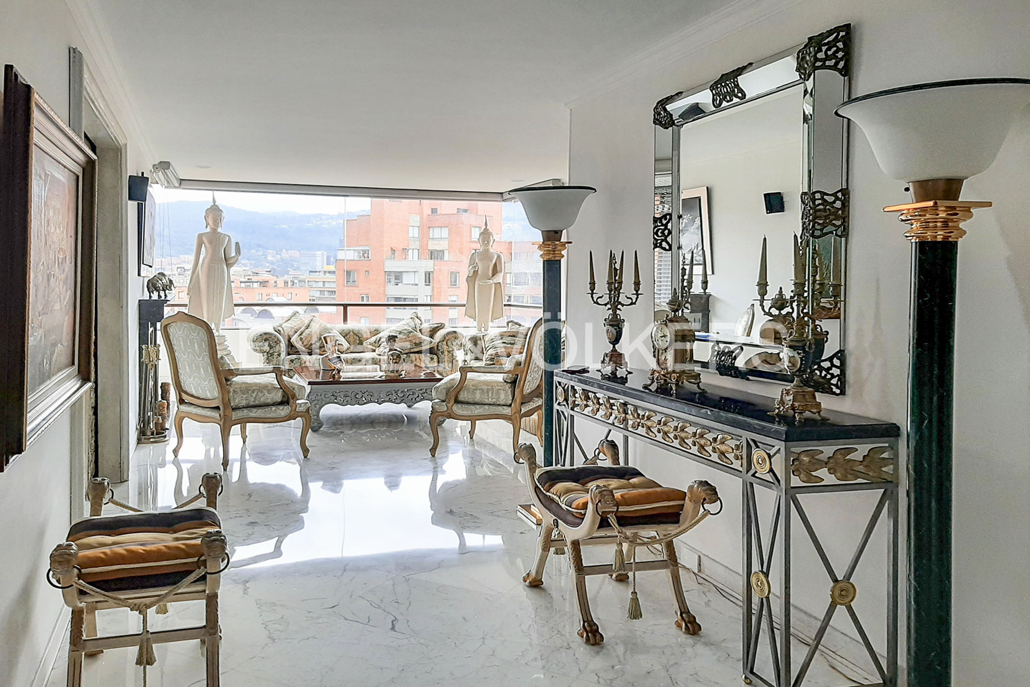Apartamento amoblado con vista en La Carolina para arriendo
