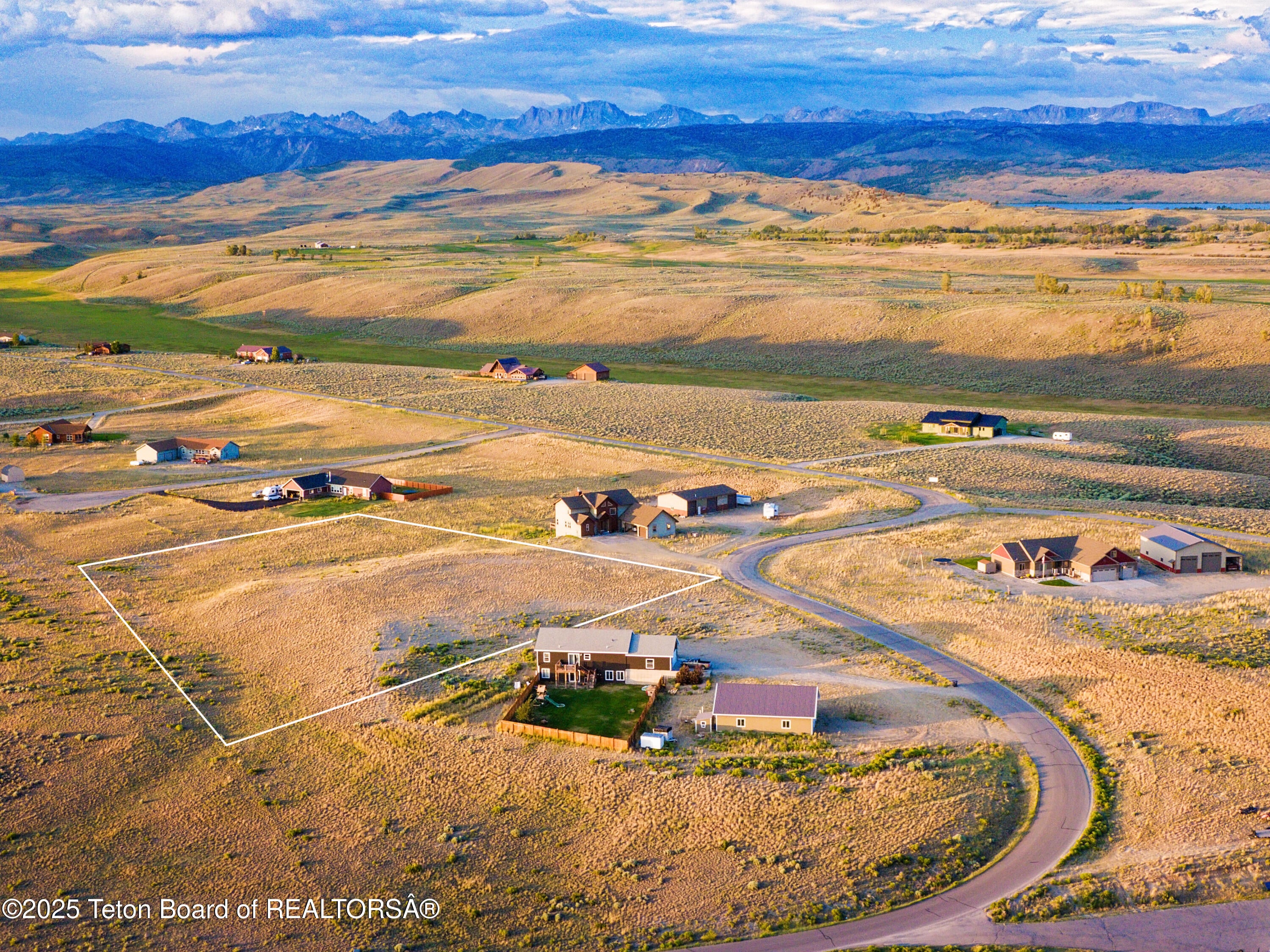 Lot with 360 Views of the Wind River and Wyoming Ranges