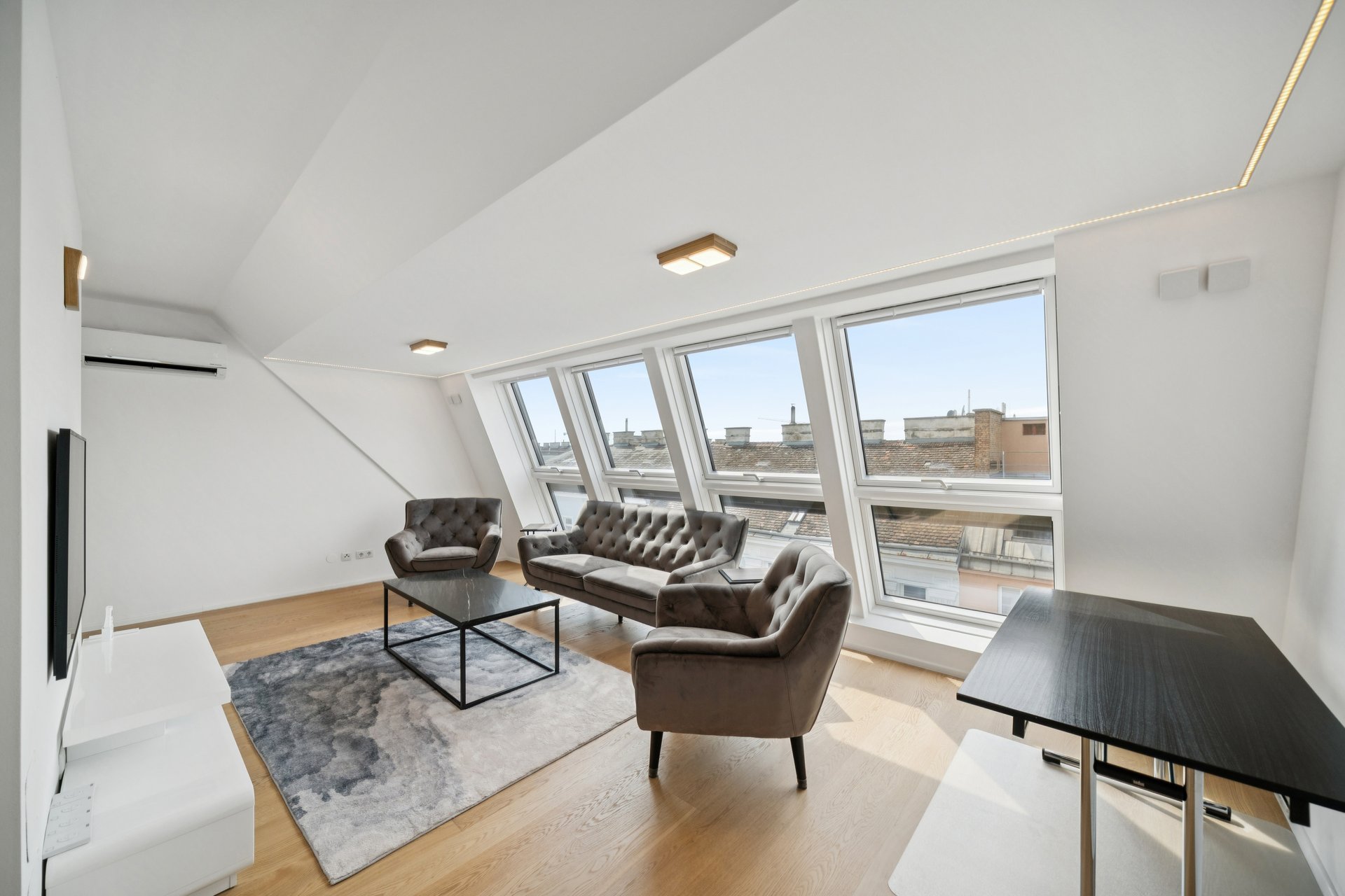 3-room maisonette with large roof terrace in the heart of the 10th district