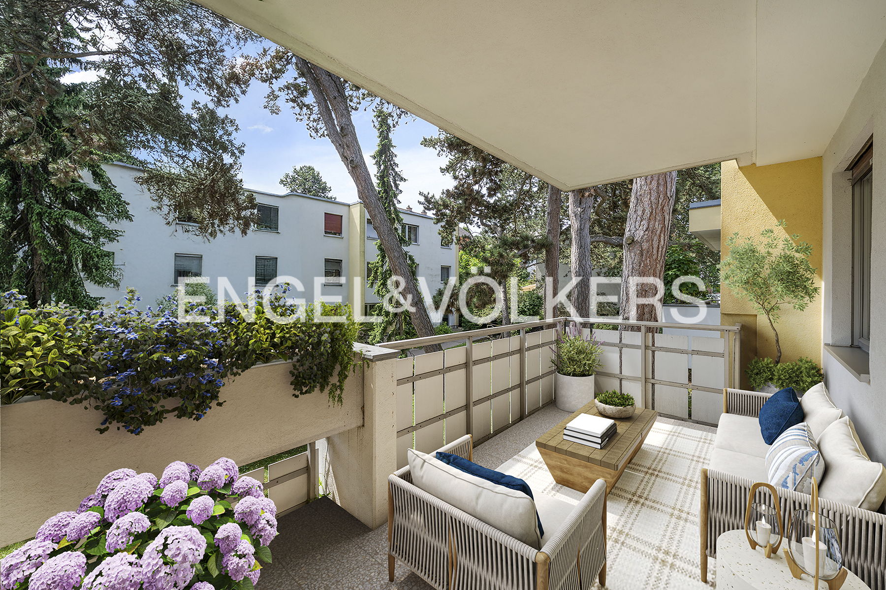 Bright, spacious 4-room apartment with multiple design options