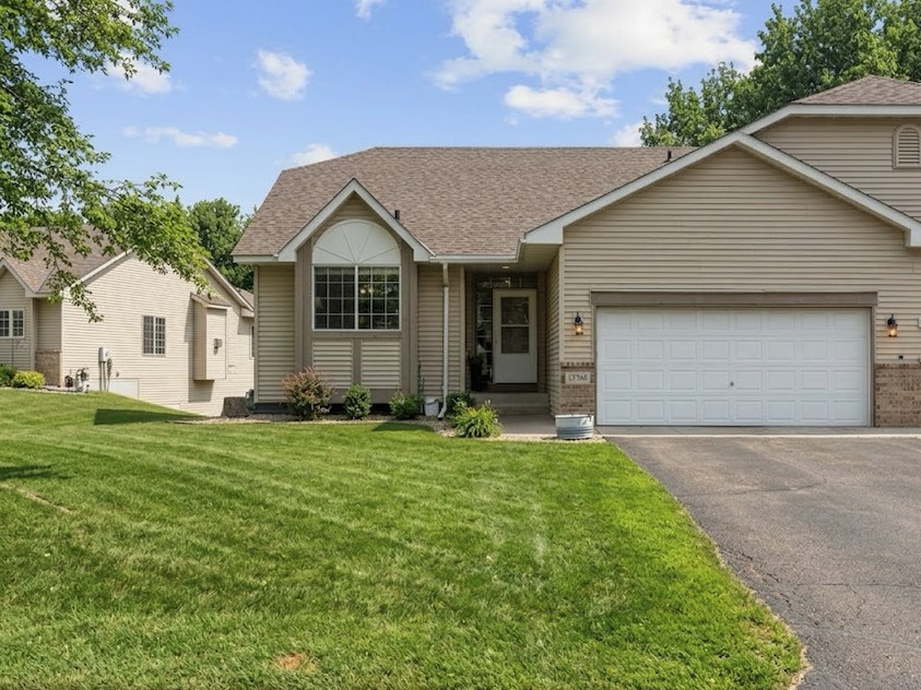 Pristine Rogers 4-BR: Climate-Controlled Porch