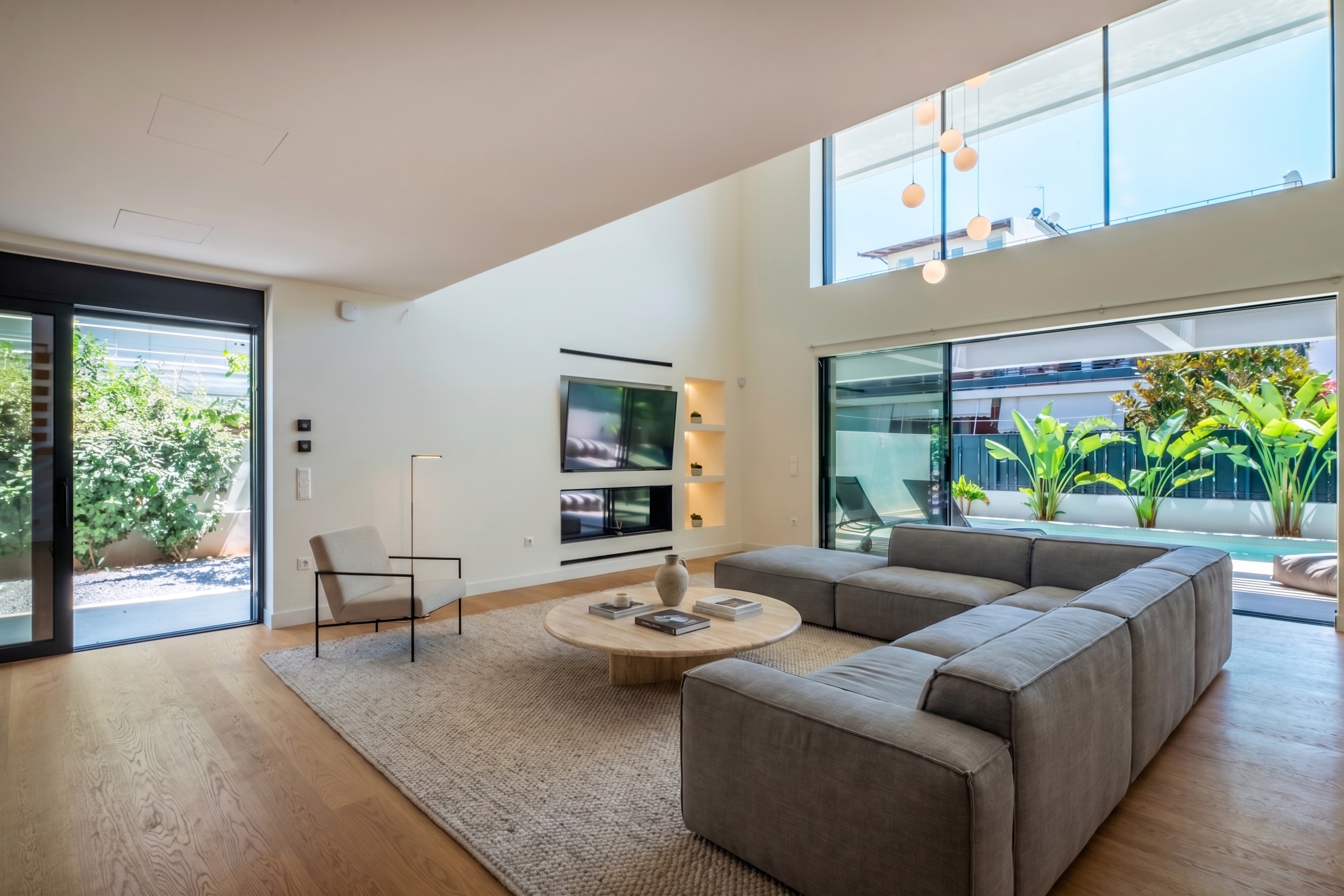 Elegant newly built ground-floor maisonette in Voula with garden & pool, 400m from the beach