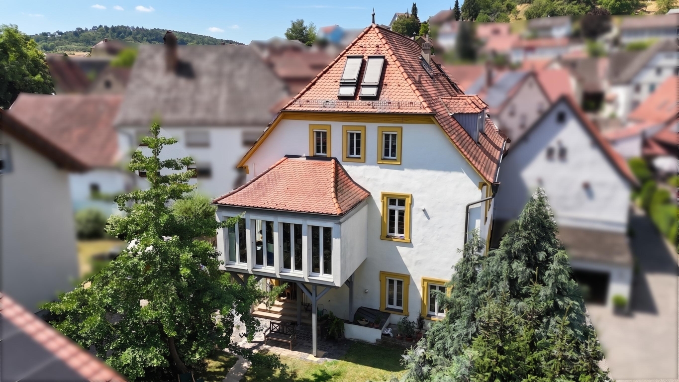 Liebhaberstück mit Stil & Geschichte – Ehemaliges Pfarrhaus von 1698 auf ca. 1.500 m² Grundstück