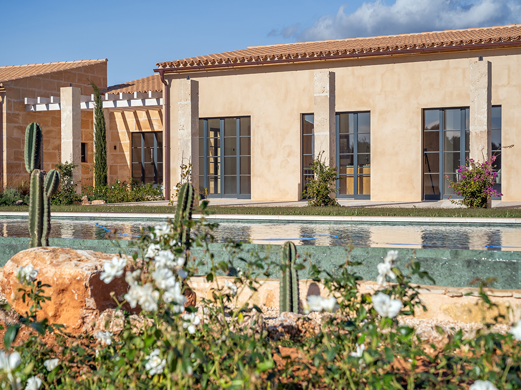 Spacious new building near Es Trenc