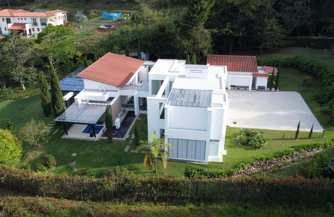 Casa con terraza y jacuzzi para arriendo en Llanogrande