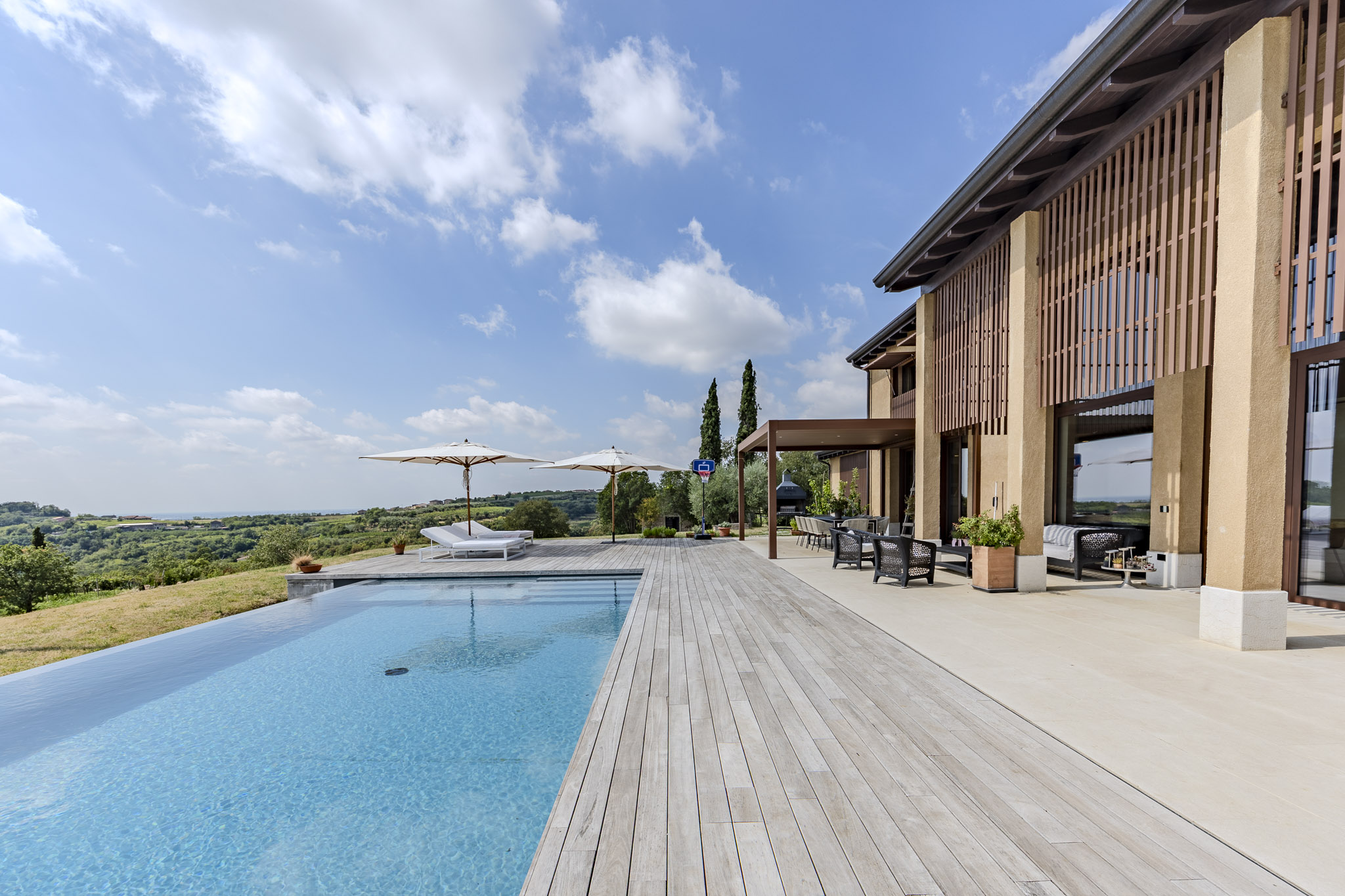 Prestigious contemporary villa with pool and panoramic views