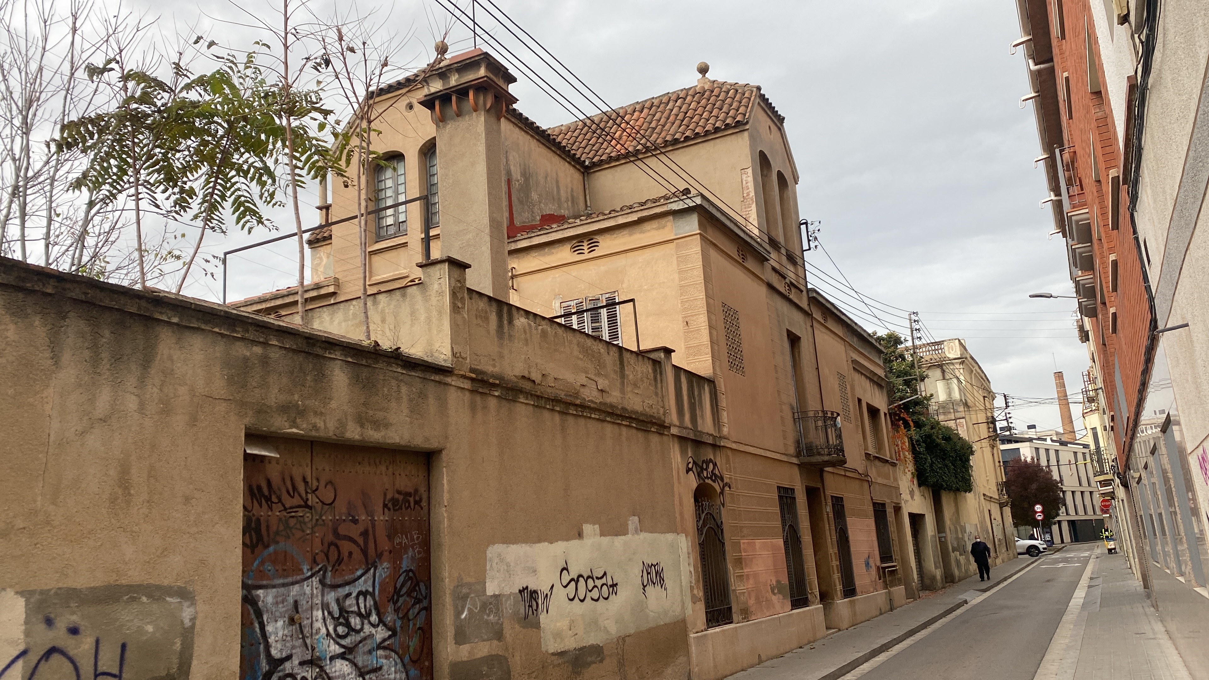 Listed building plot with ample land for construction