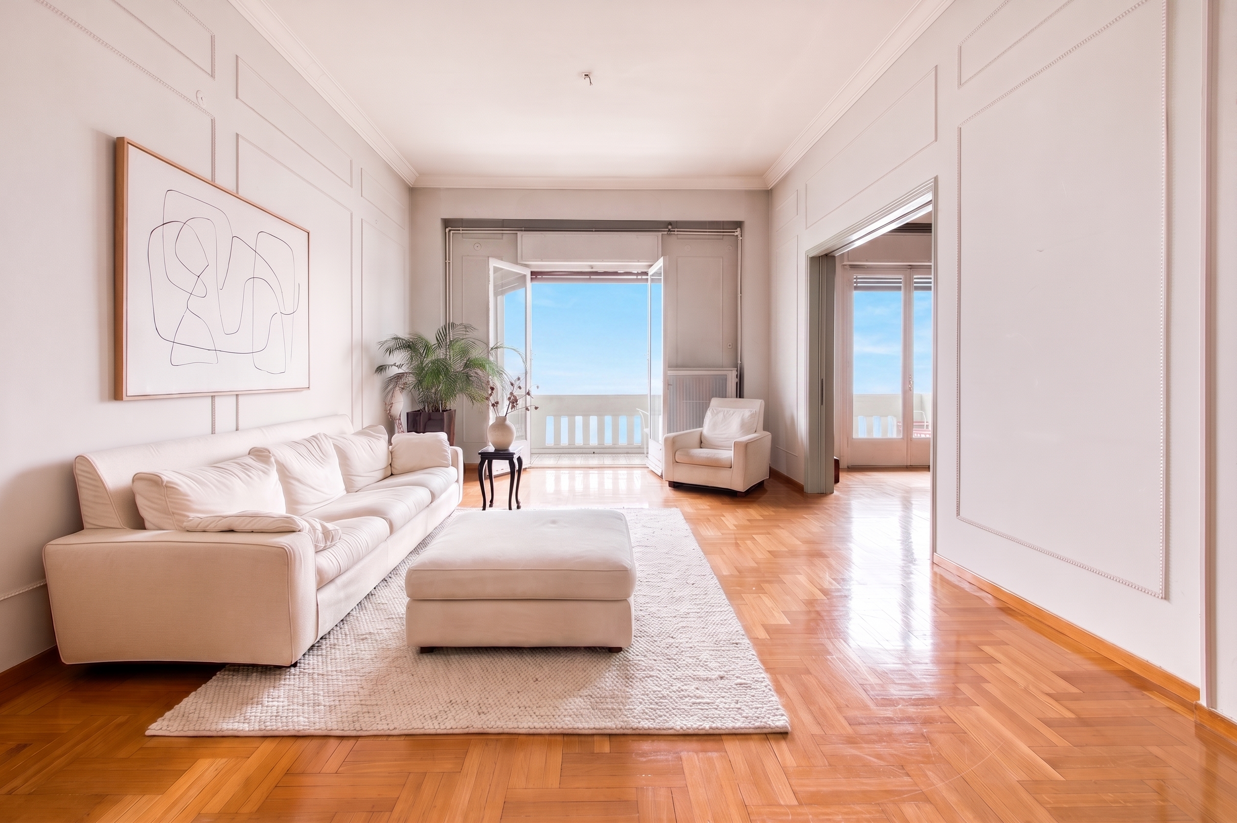 Εμβληματικό διαμέρισμα με θέα θάλασσα στην πλατεία Αριστοτέλους