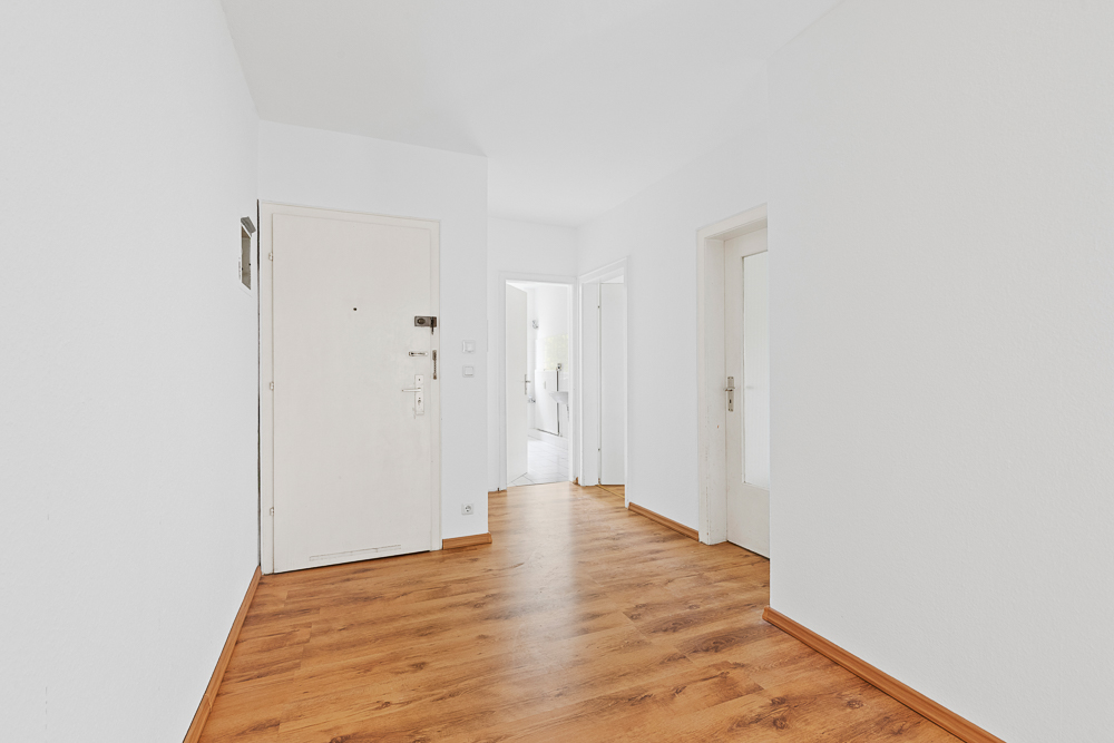 Charmante 3 Zimmer - Wohnung inkl. Stellplatz, Südbalkon und Blick ins Grüne – bezugsfrei und modernisierungsbereit!