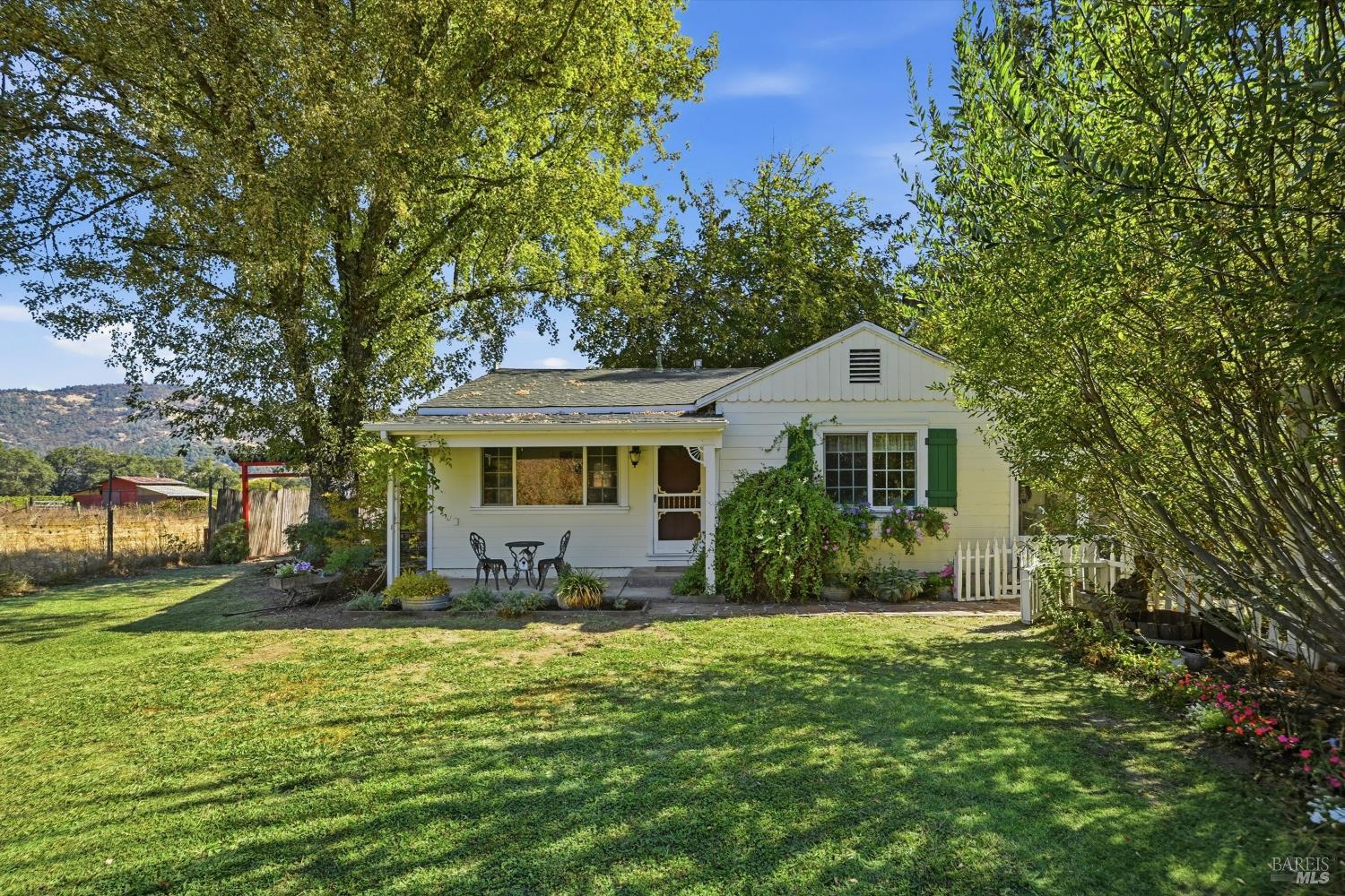Country Cottage Charm with a Creative Streak