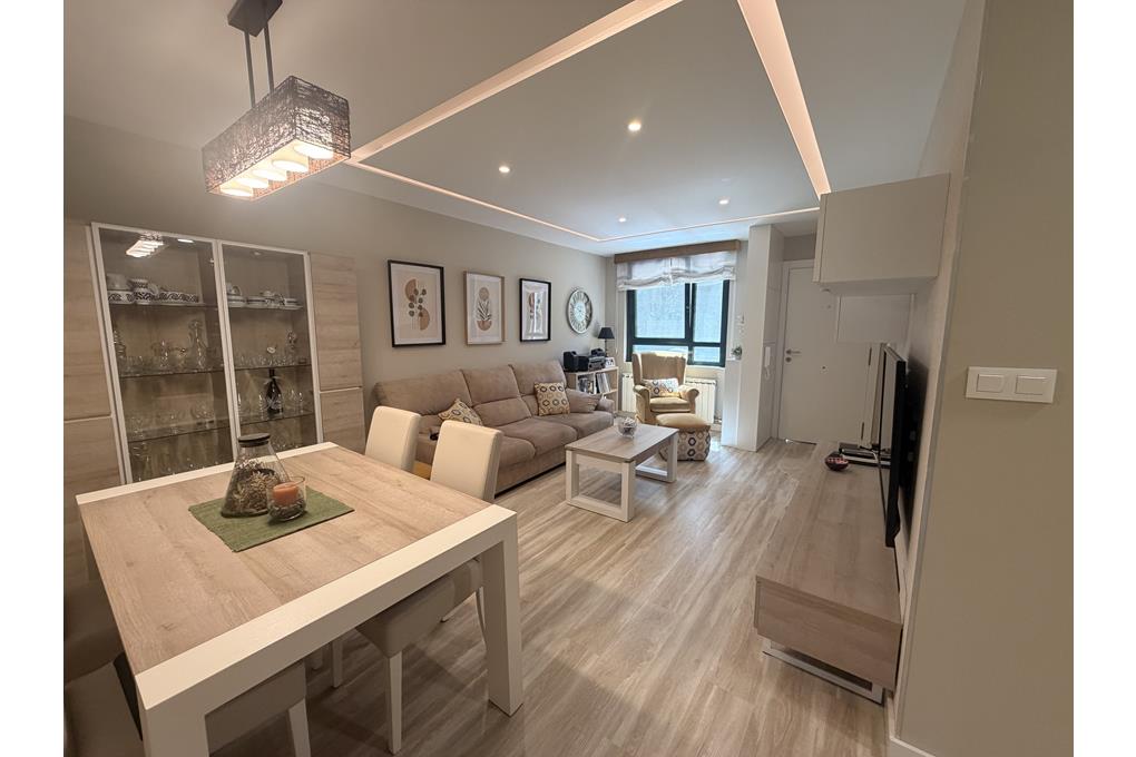 &V vende piso totalmente reformado, eficiente y listo para entrar a vivir, con garaje y trastero en Teo