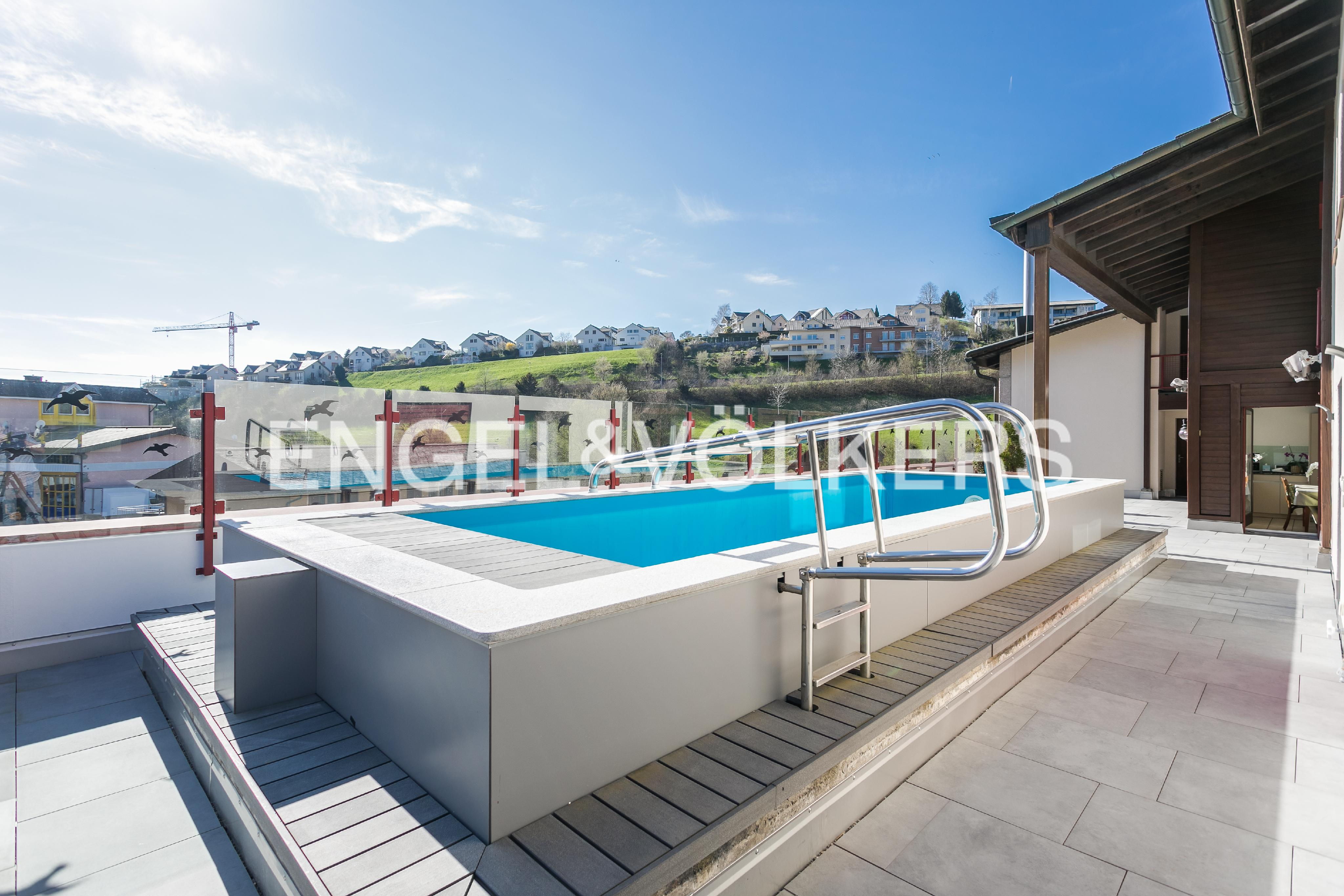 WORK LIFE BALANCE | Rooftop Duplex above Office Building with Pool