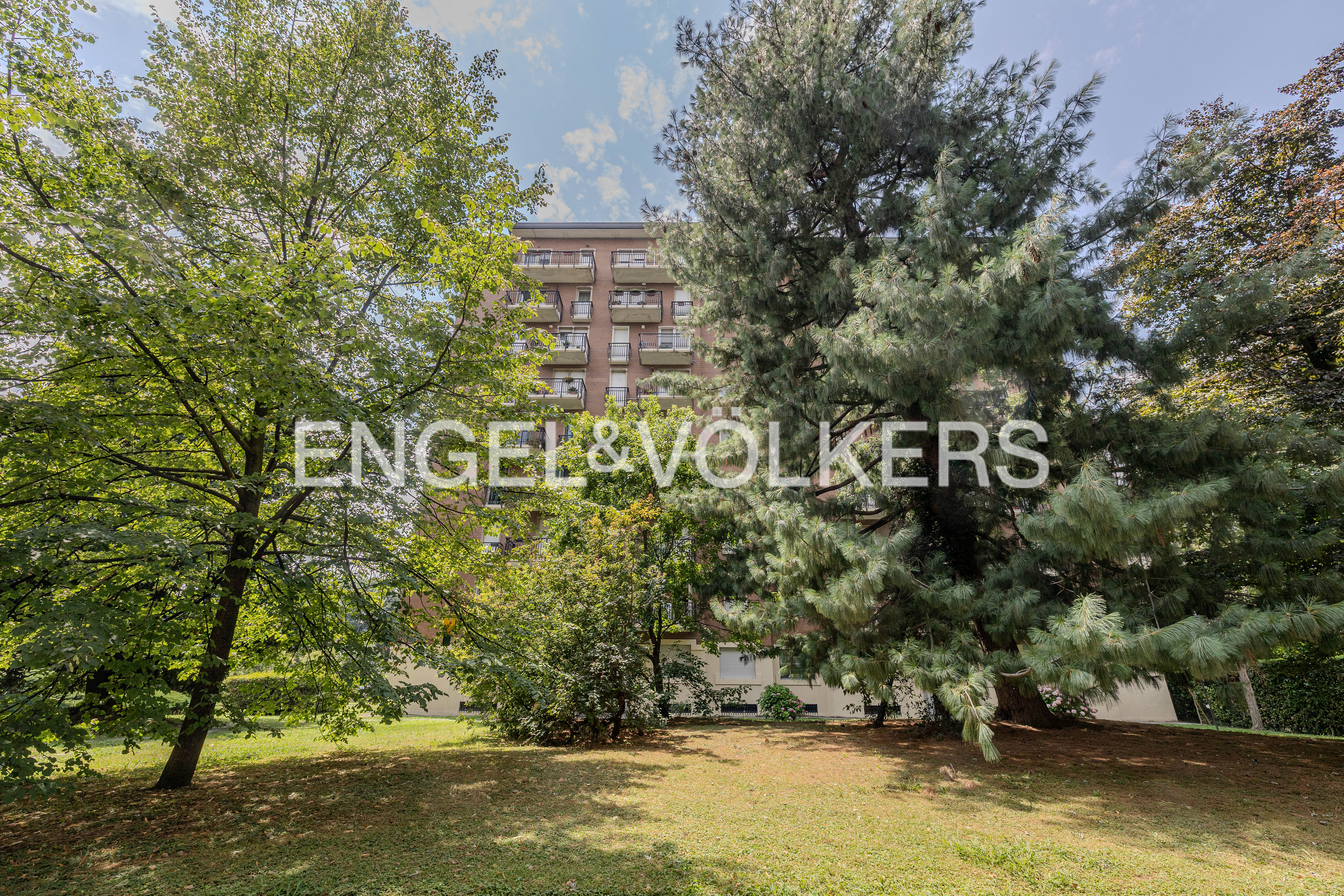Panoramic penthouse on private Celio Street