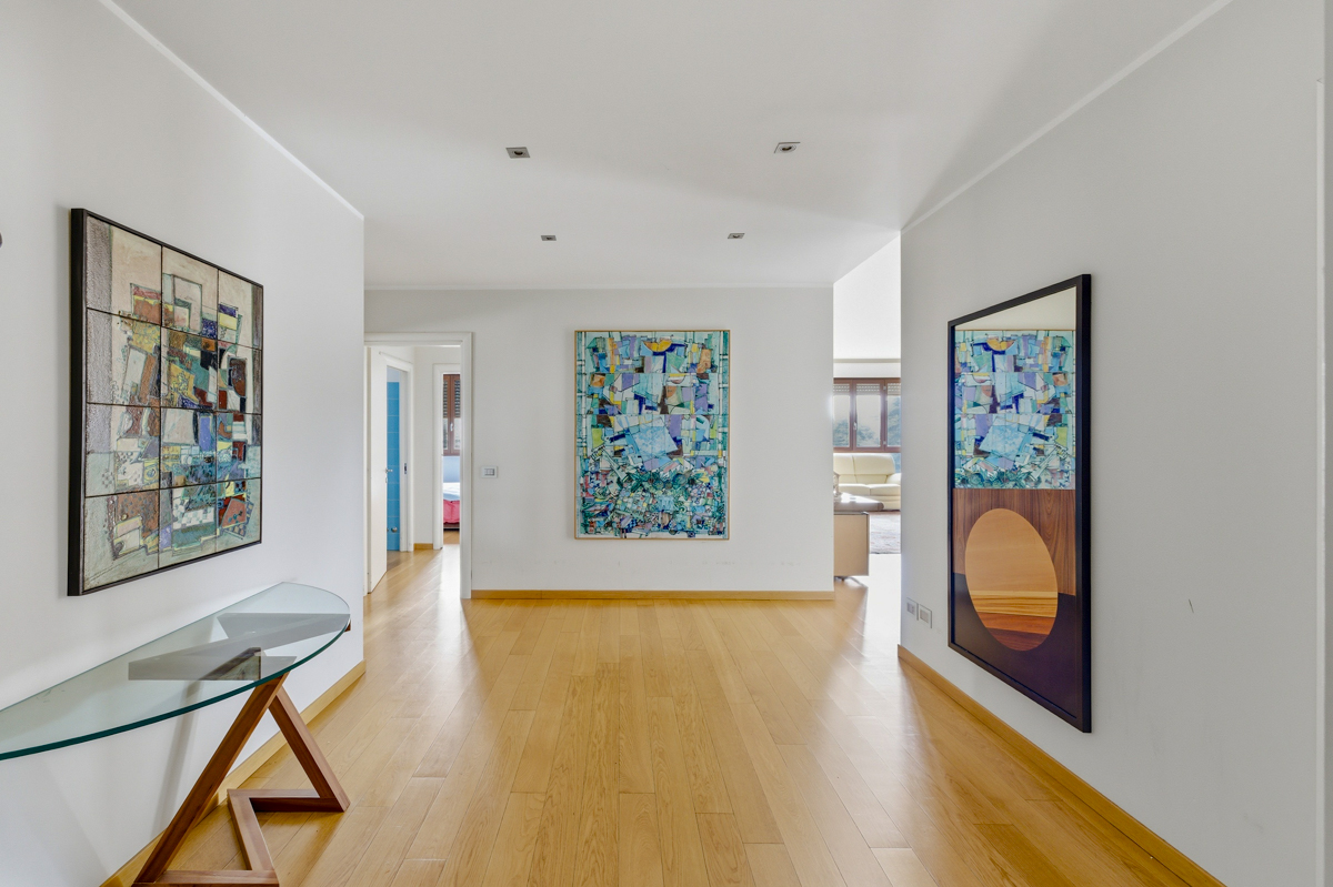 Gallarate downtown apartment with terraces and a view