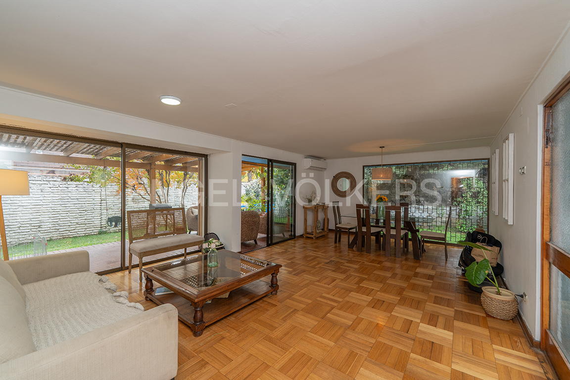 Casa un piso, buen terreno.