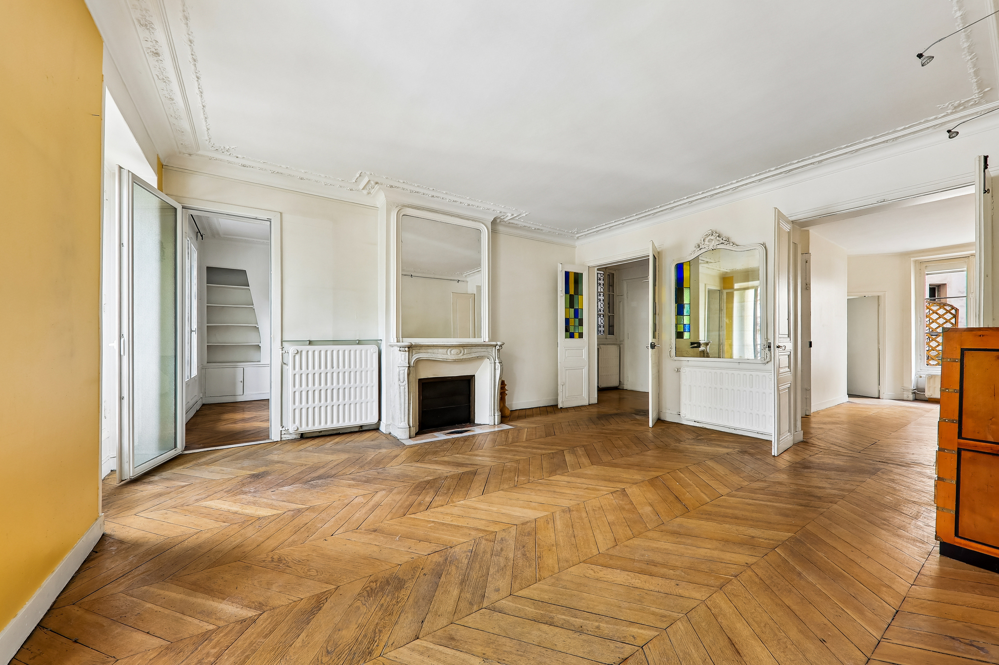 PARIS 10TH – PORTE SAINT-DENIS 1 – 102 SQ M FAMILY APARTMENT – 3 BEDROOMS