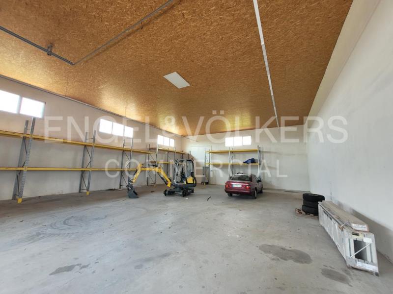 Neuwertige Gewerbehalle mit Büro und Außenlagerfläche in Verden