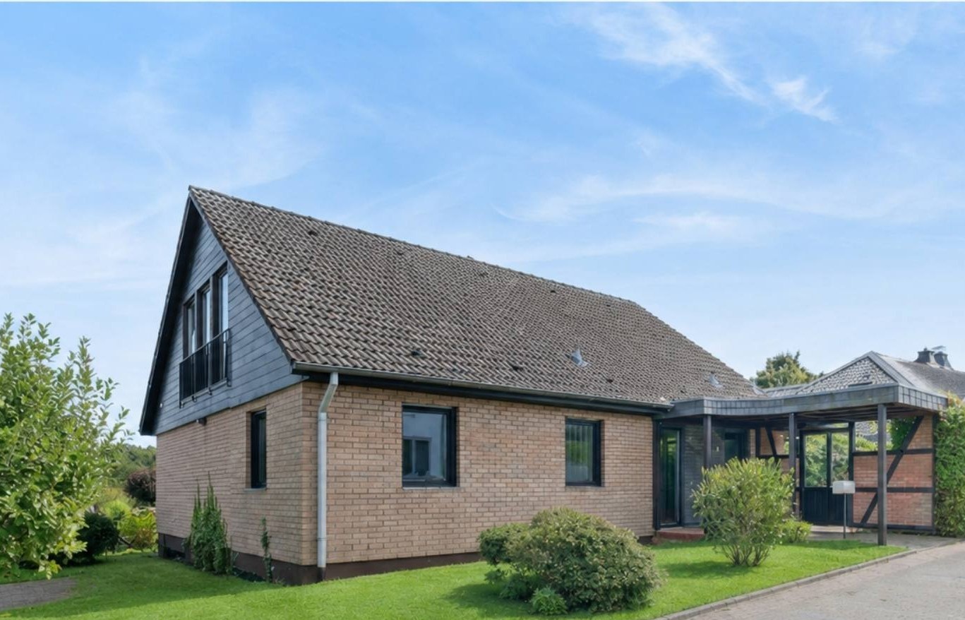 Detached single-family home with space for new living ideas