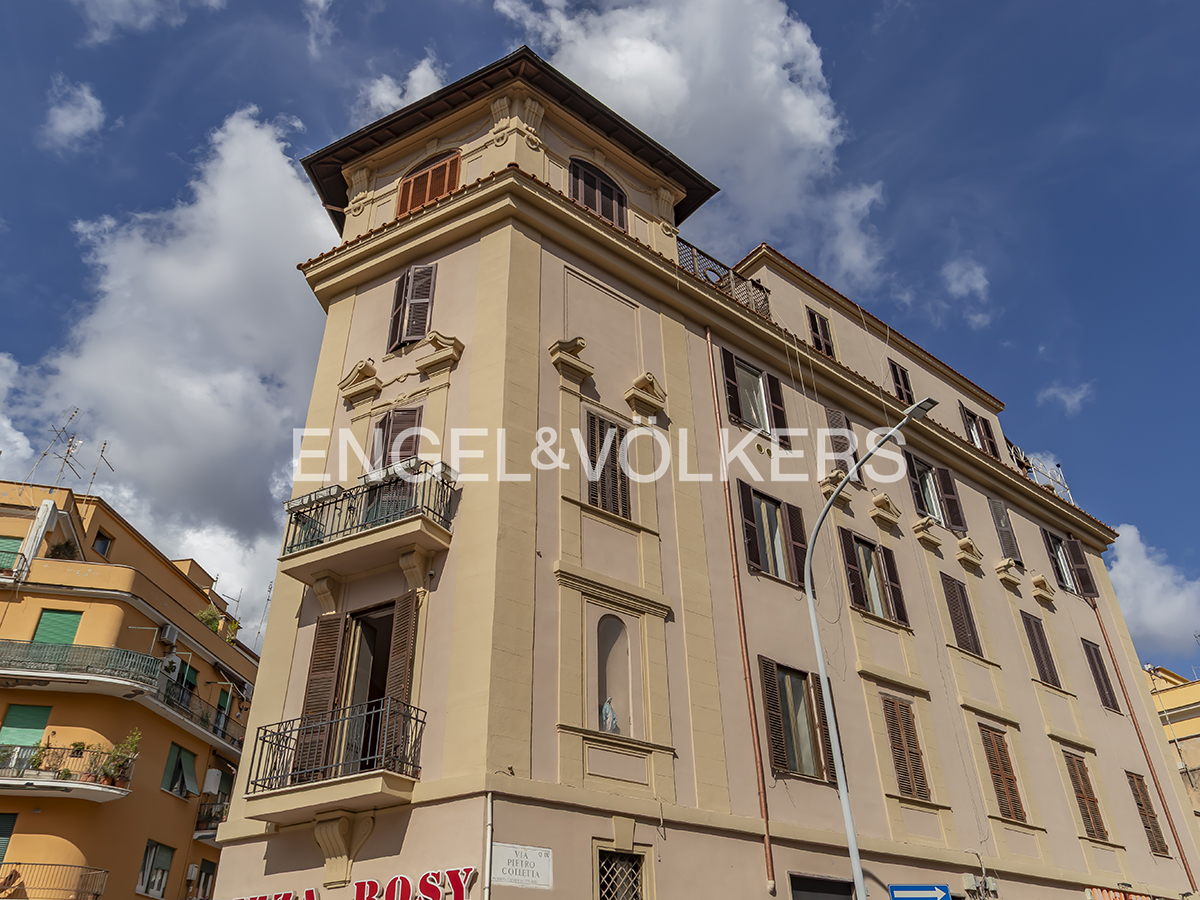 Apartment with balcony near Latina Street