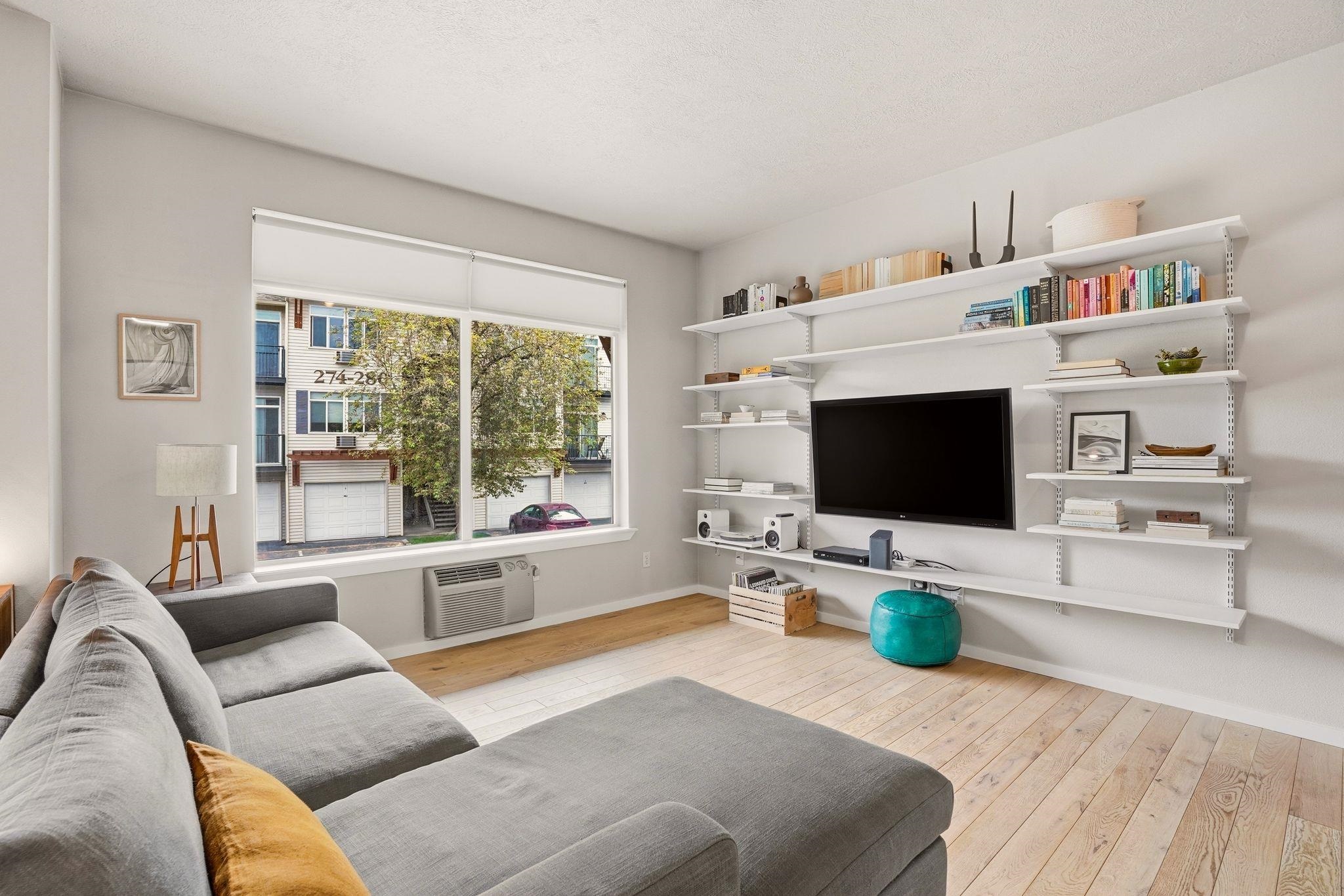 Centrally Located Condo With Resort Amenities