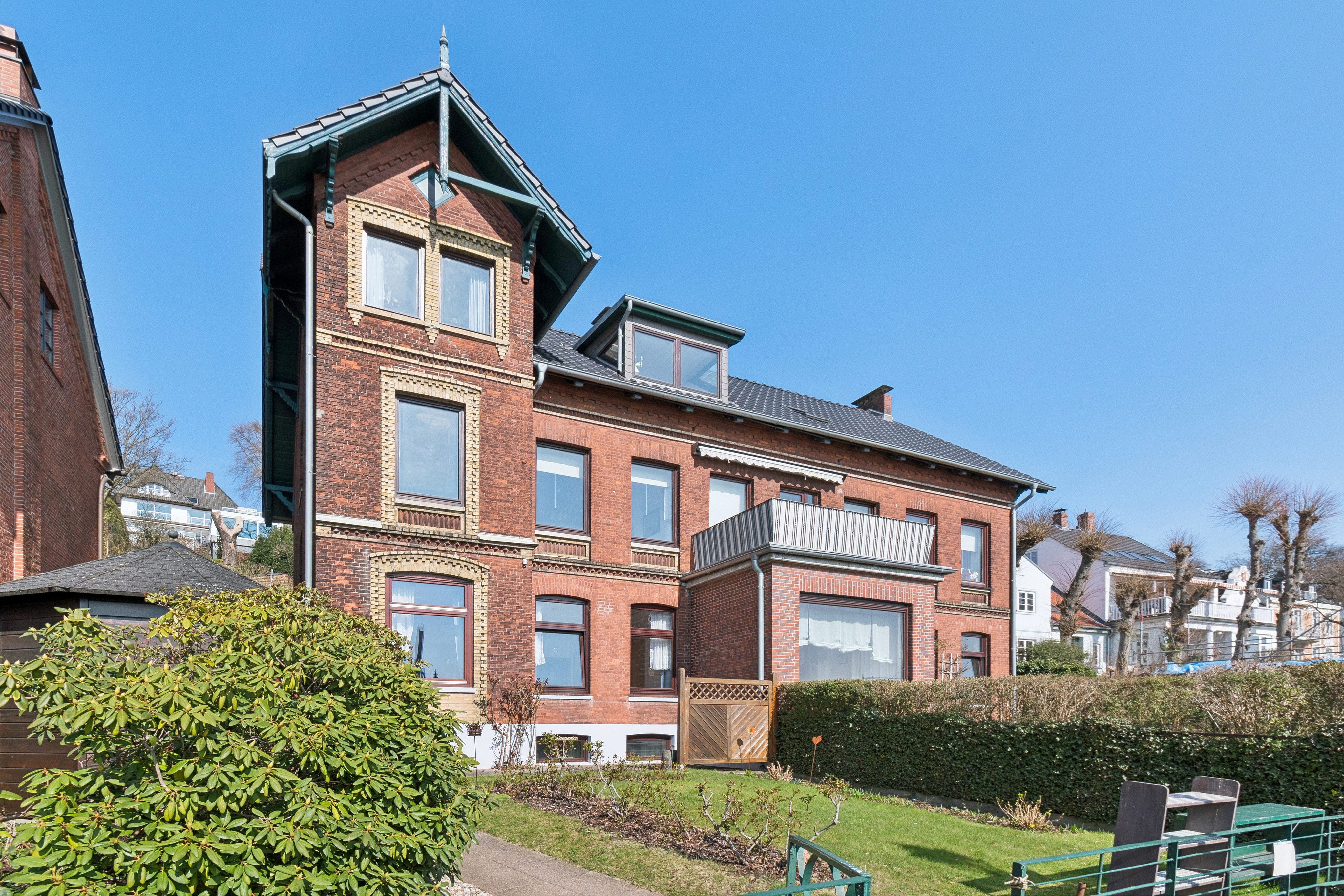 Historische Rotklinker-Villa in einzigartiger Lage in Övelgönne