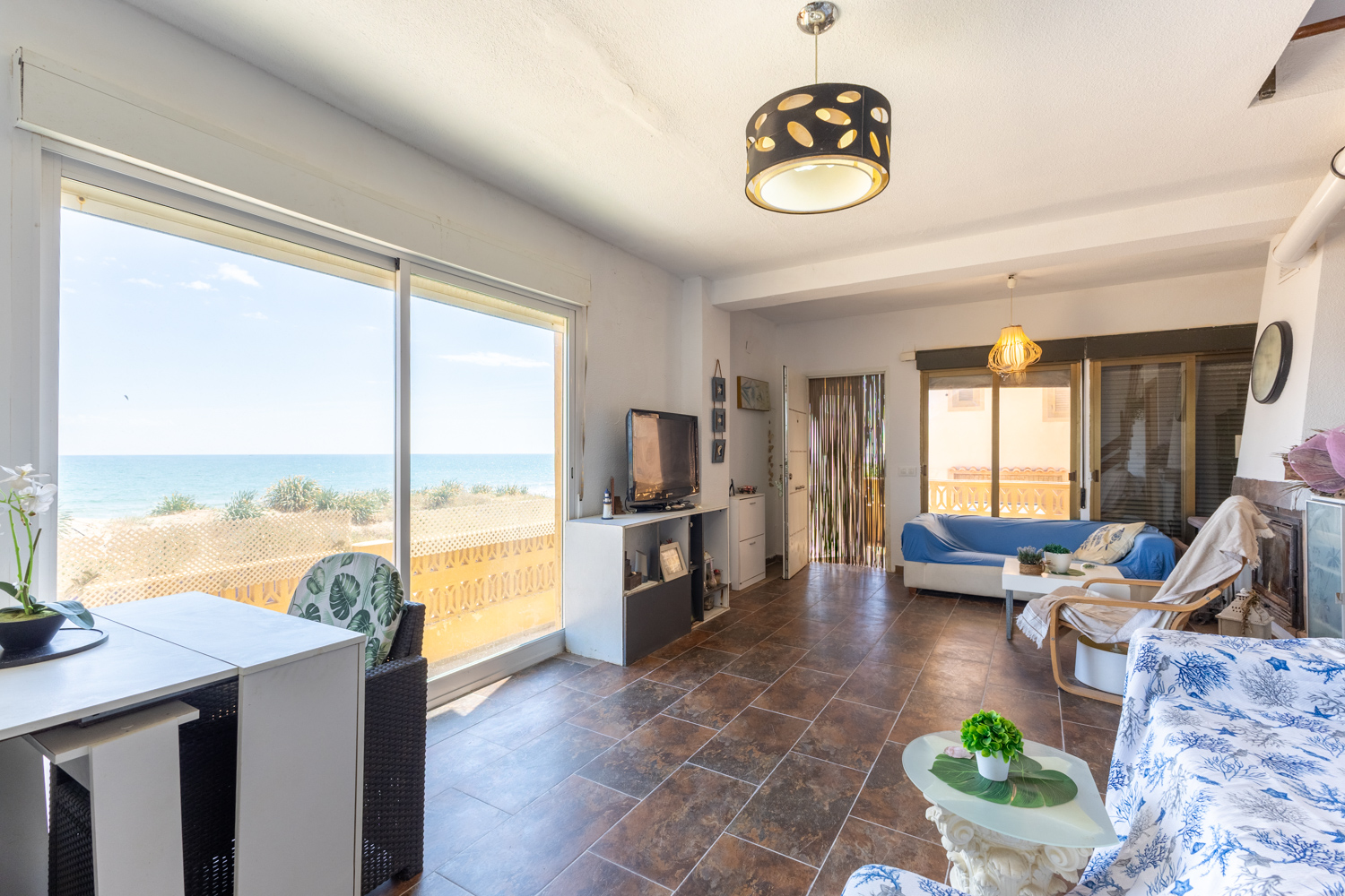 Chalet frente al mar en Platja del Rei: con terrazas panorámicas y  acceso directo a la playa.