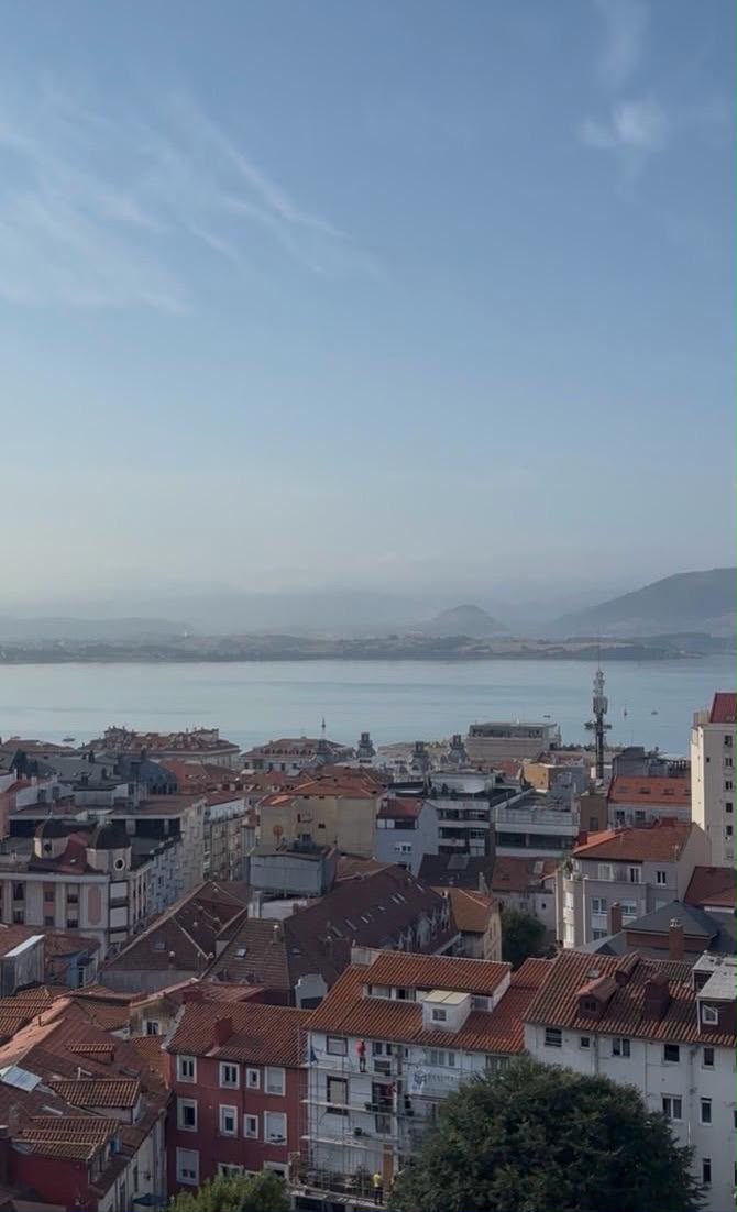 Unique opportunity in central Santander: apartment with bay views, ready for a bespoke renovation