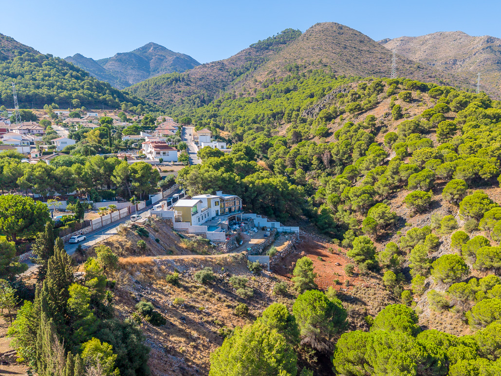 Plot with approved project and building permit in a unique location in Pinos de Alhaurín