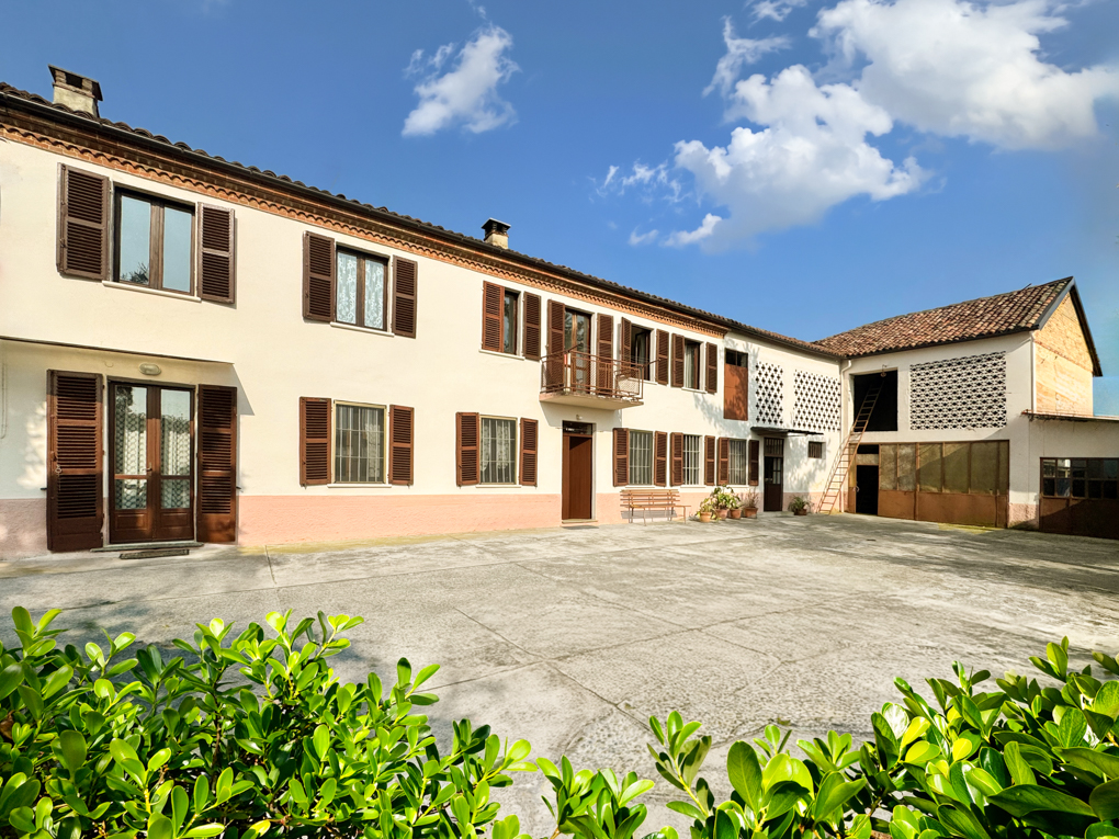 Cascina tipica monferrina da ristrutturare