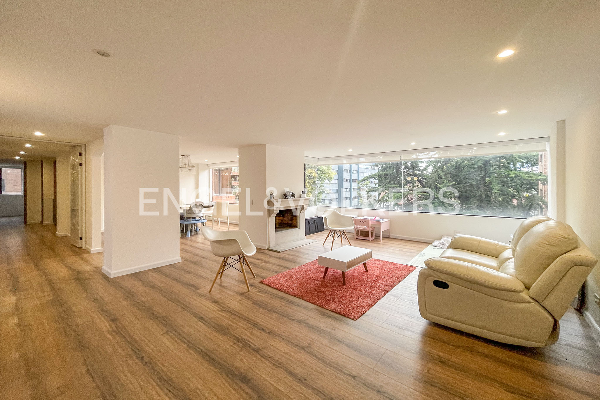 Apartamento amplio e iluminado para venta en Nogal